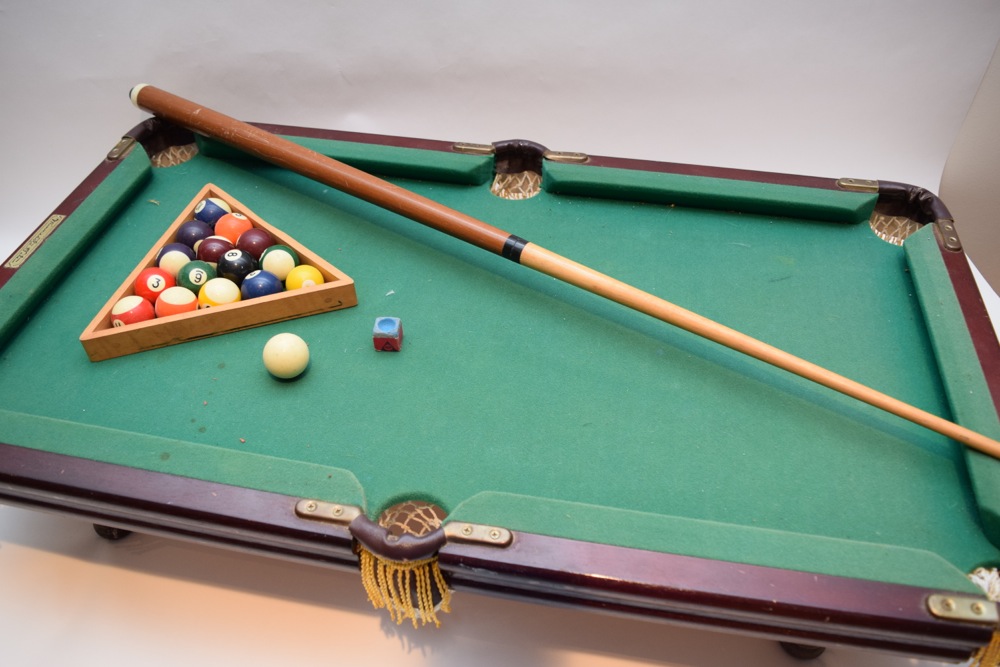 "Minnesota Fats" Miniature Pool Table EBTH