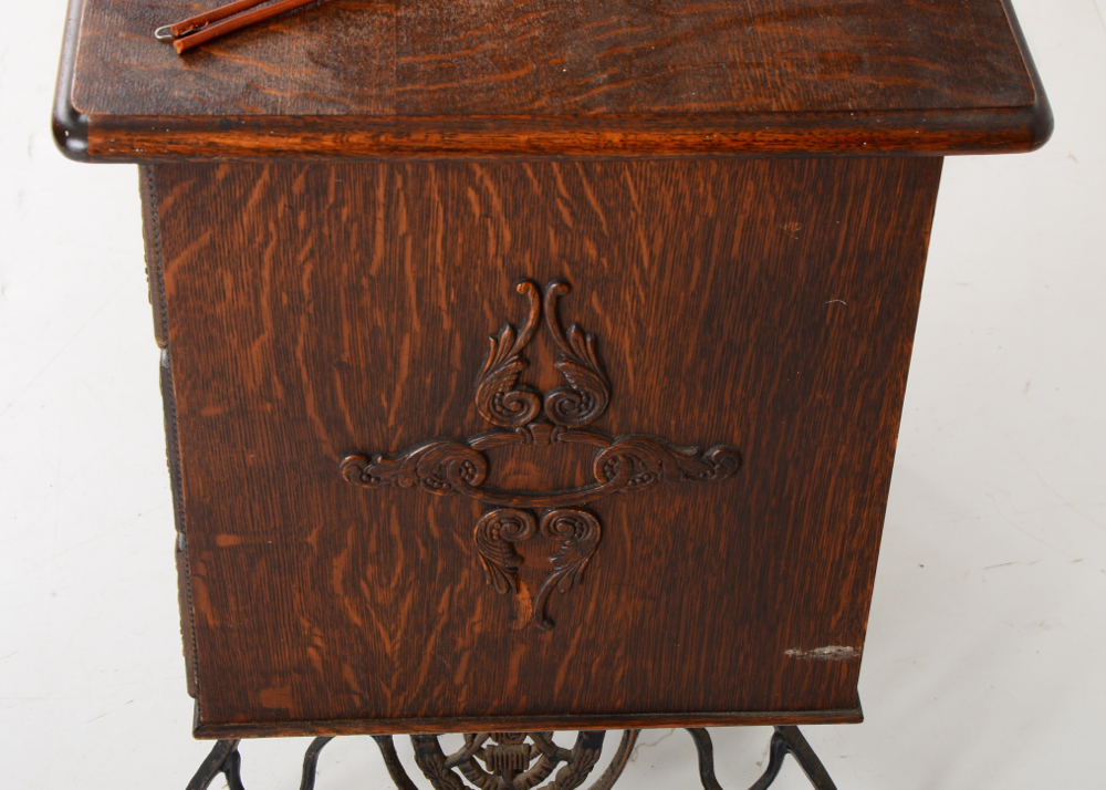 Antique Singer Sewing Machine With Oak Table And Original Parts Oak