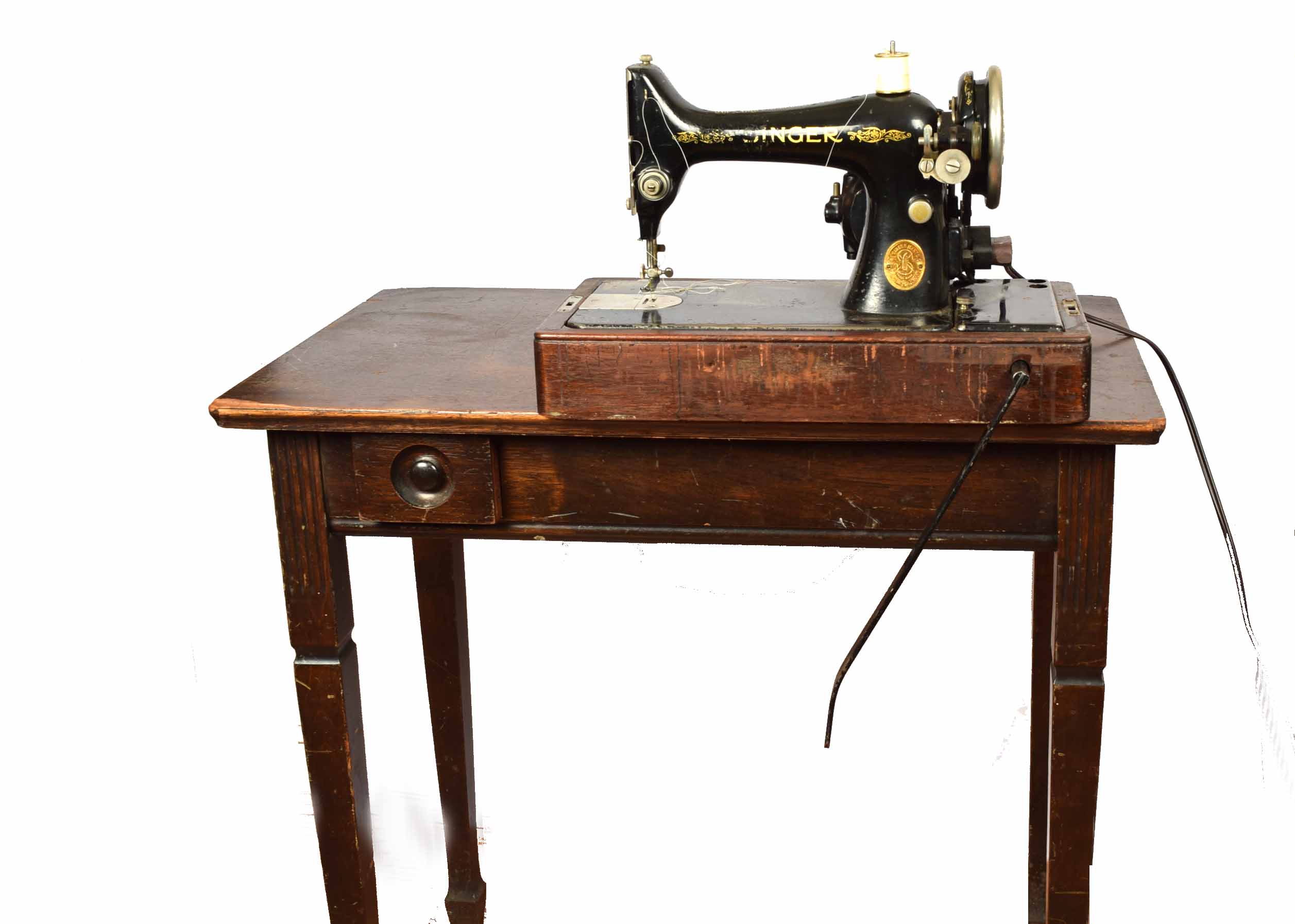 1928 Singer Sewing Machine 9913 and Table EBTH