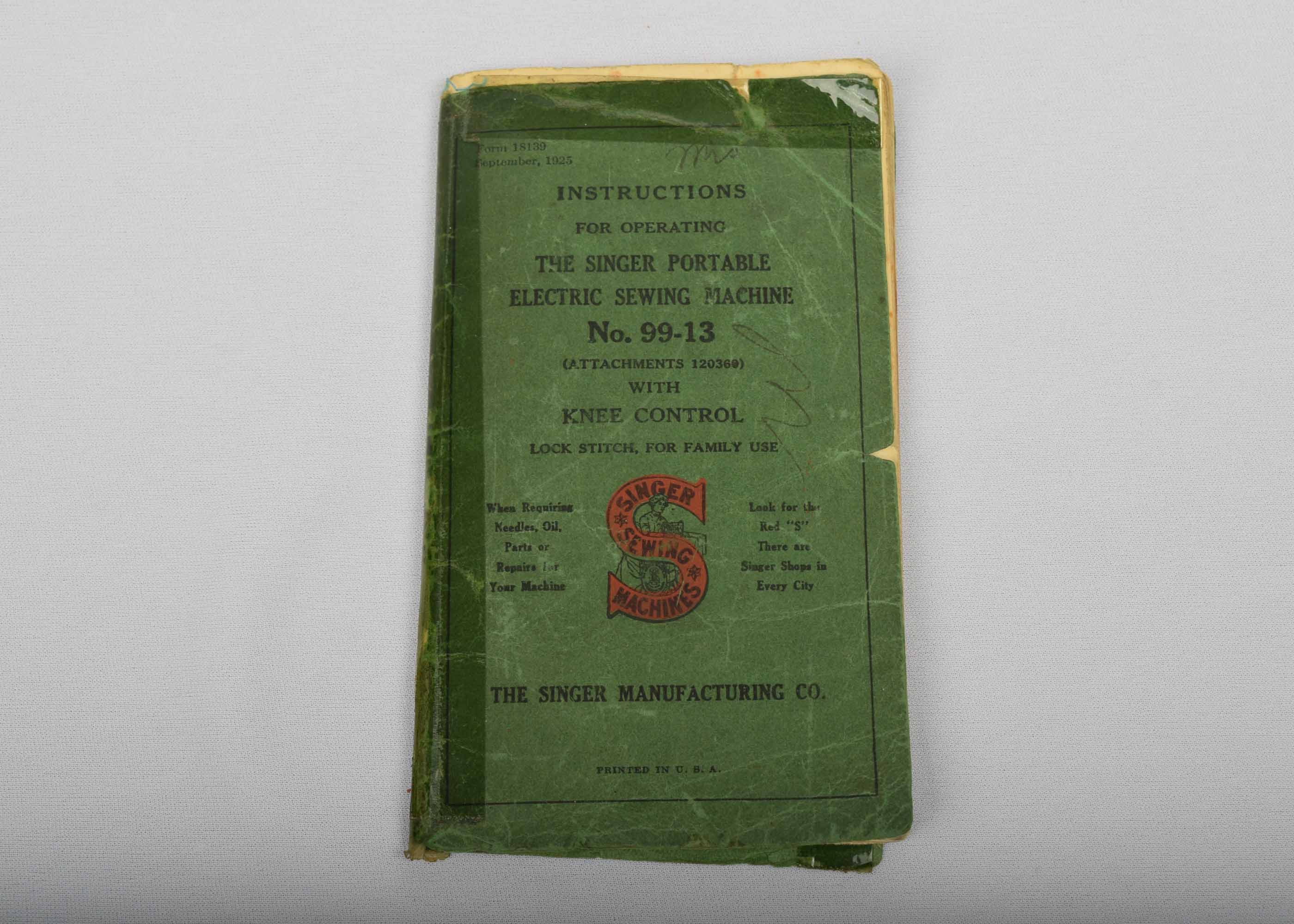 1928 Singer Sewing Machine 9913 and Table EBTH