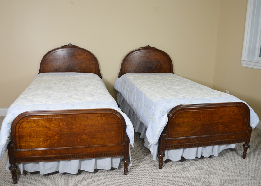 Two Antique Mahogany Twin Beds Ebth