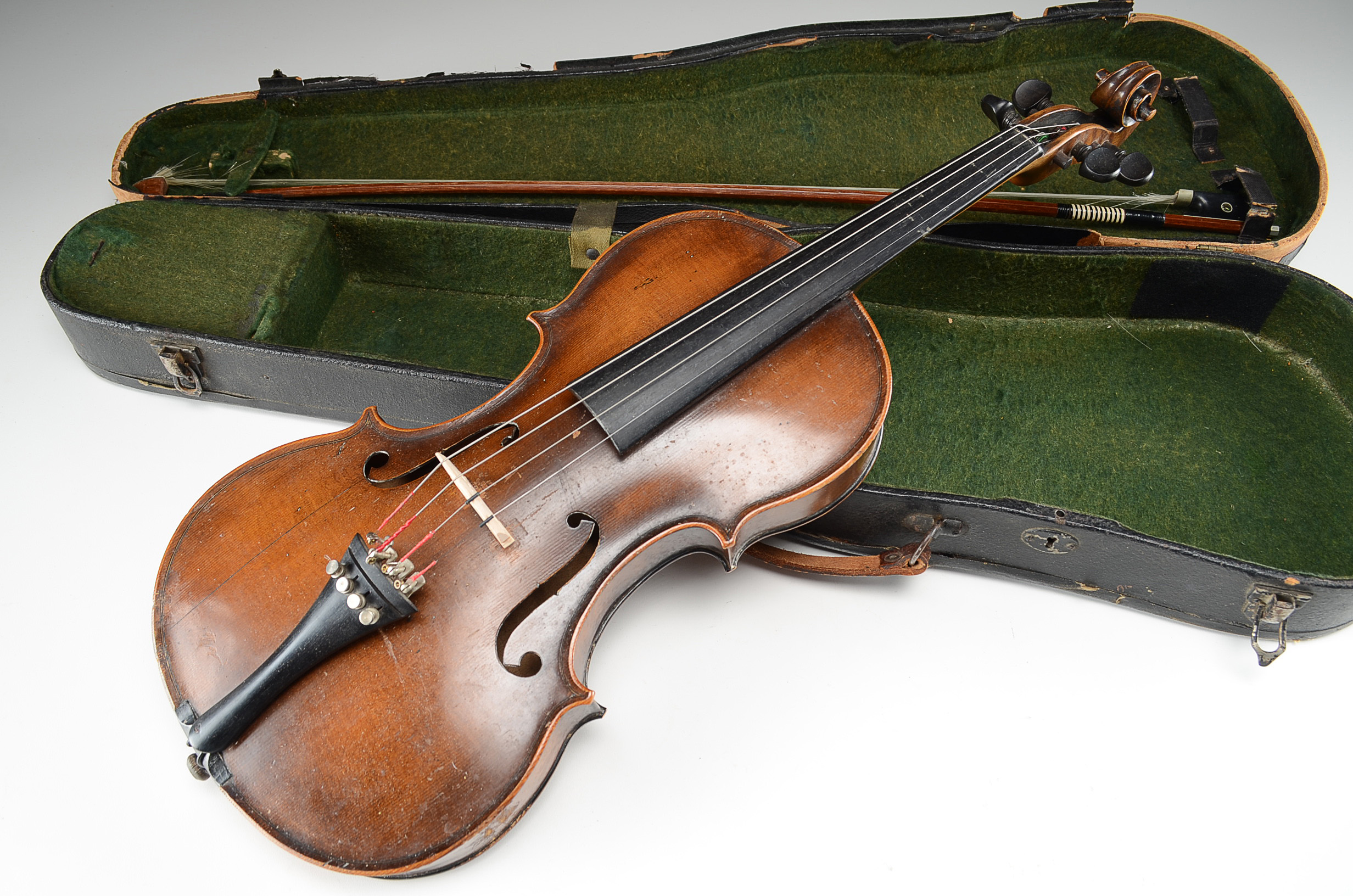 JacksonGuldan Violin with Bow and Case EBTH