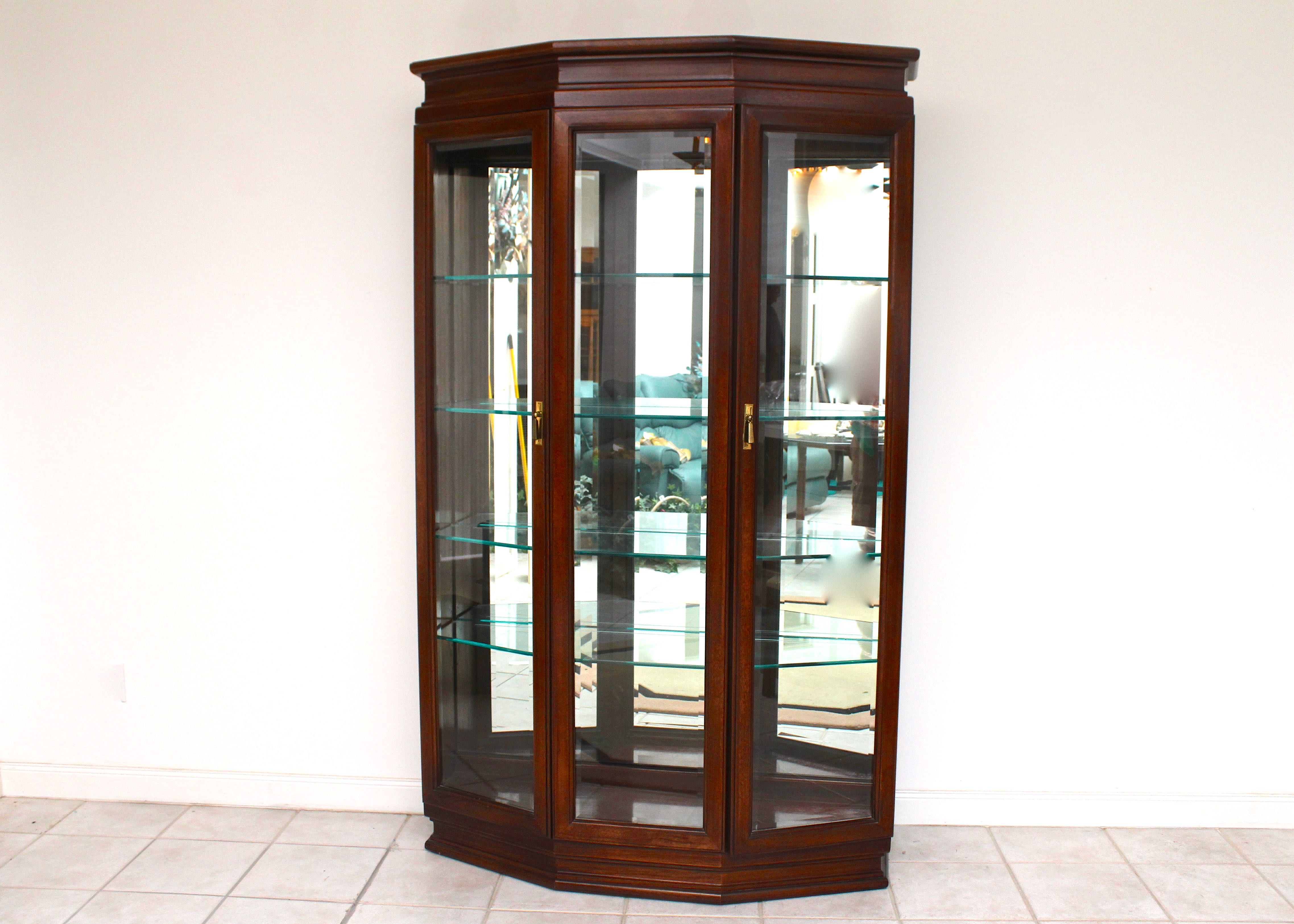 Thomasville "Mystique Collection" Curio Cabinet | EBTH