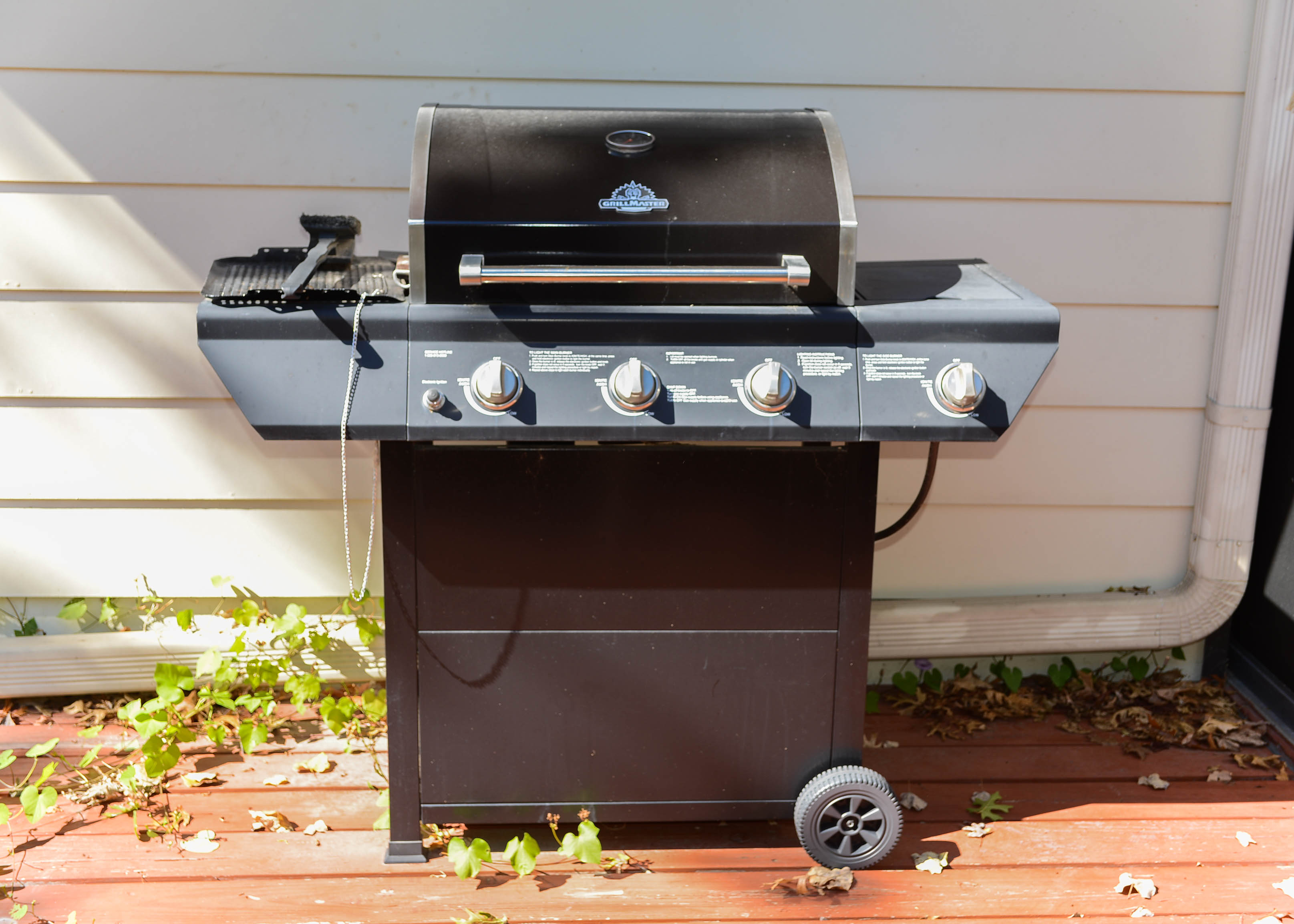 Grillmaster ThreeBurner Gas Grill with Side Burner EBTH