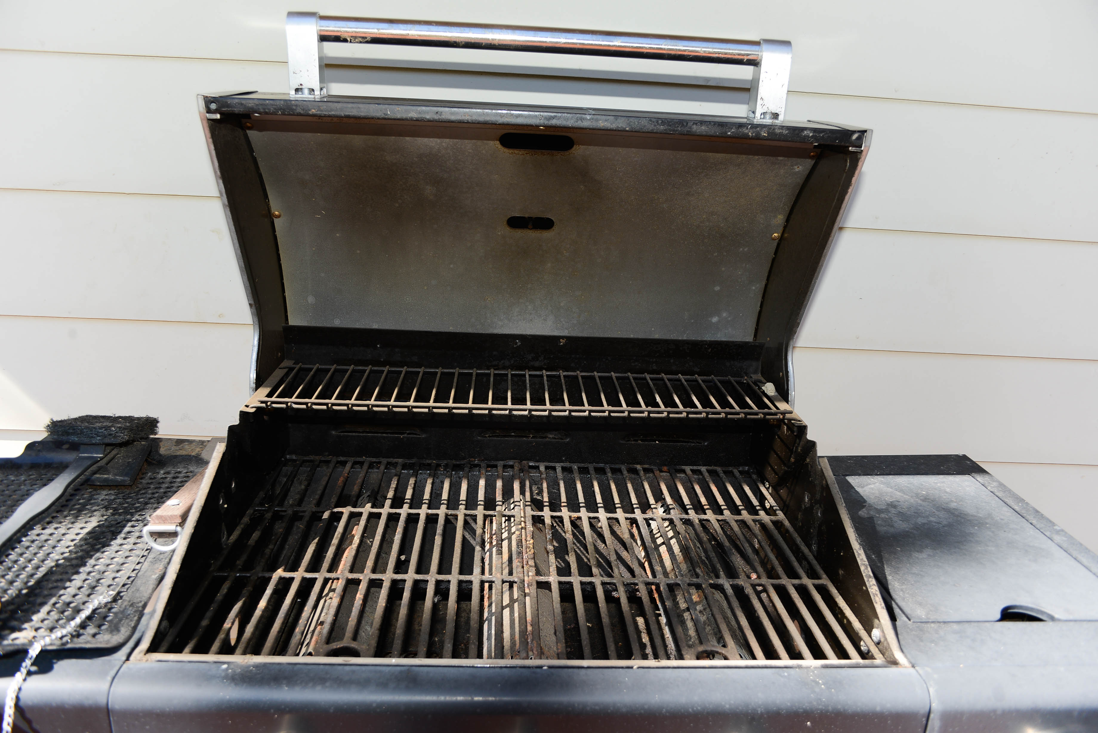 Grillmaster ThreeBurner Gas Grill with Side Burner EBTH