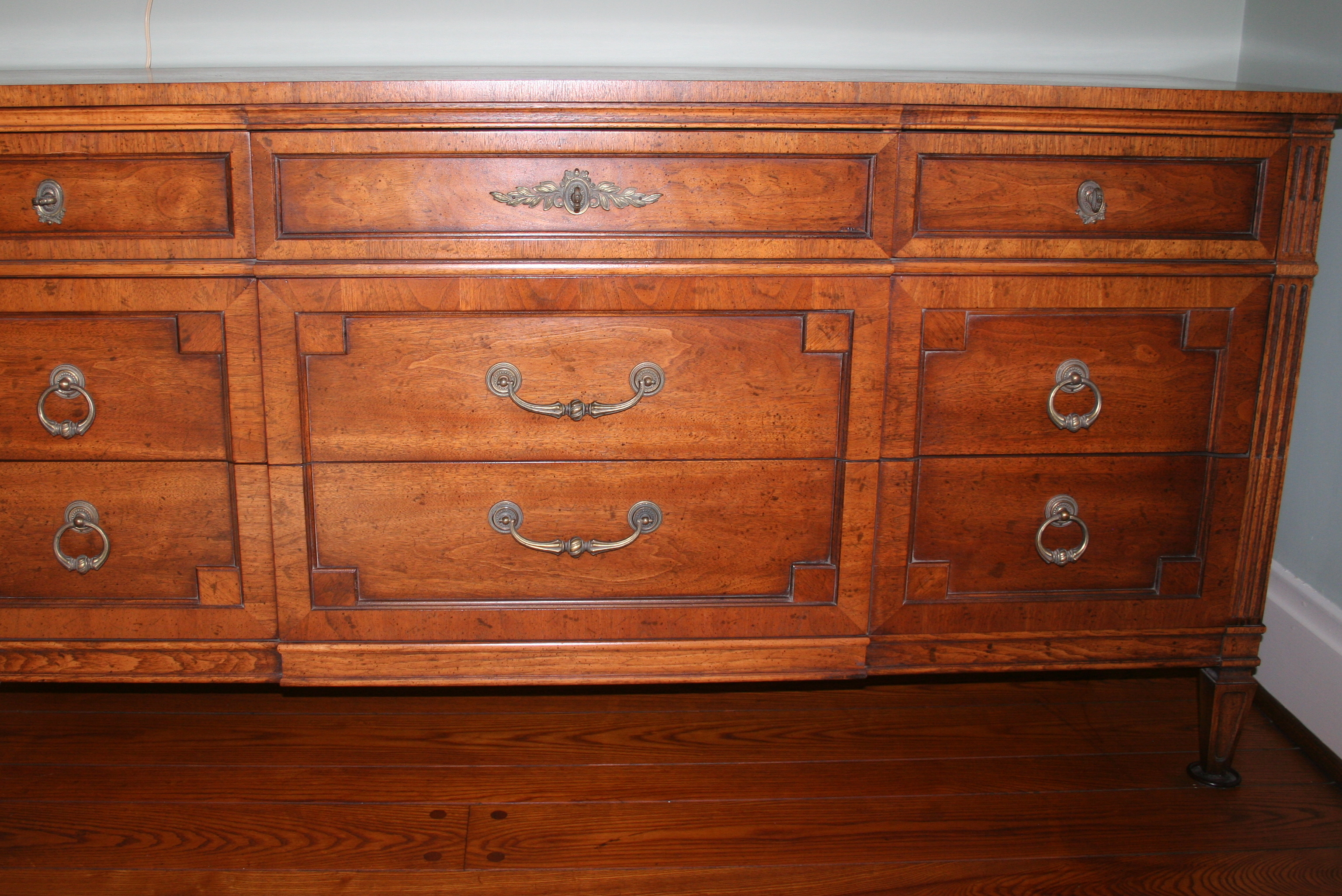Henredon Regency Style Dresser | EBTH