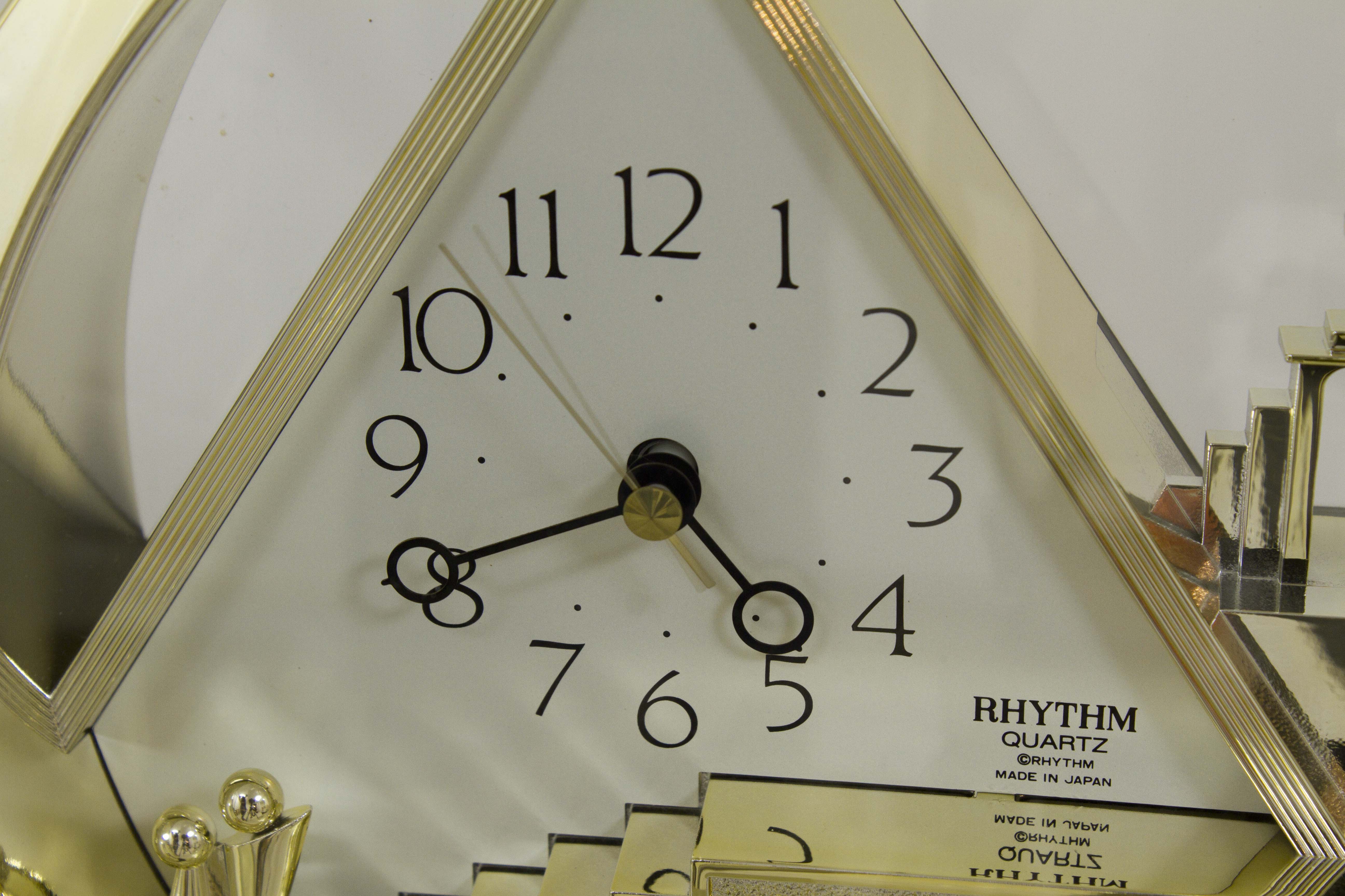 Rhythm Quartz Clock EBTH
