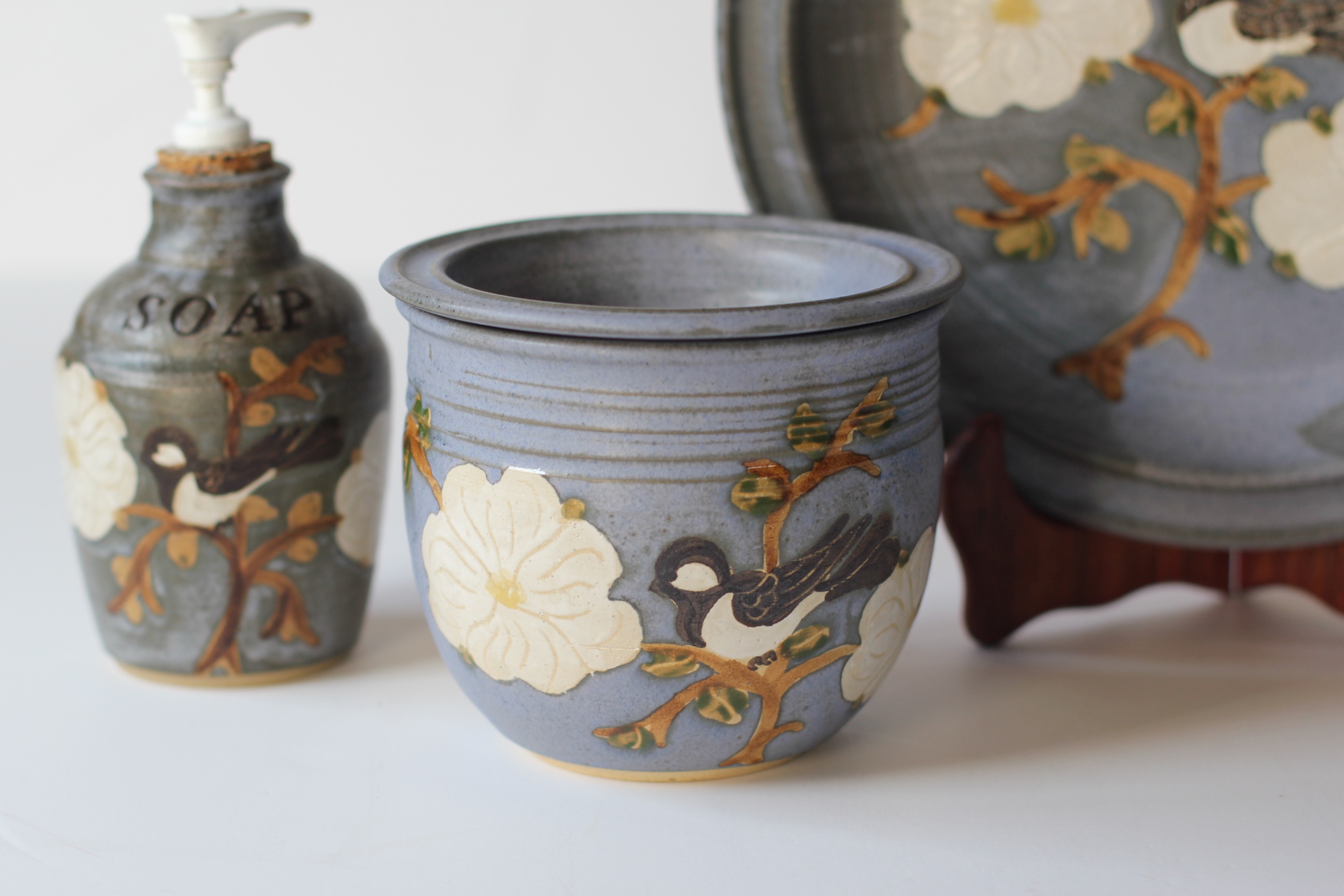 Judy Jones Art Pottery EBTH