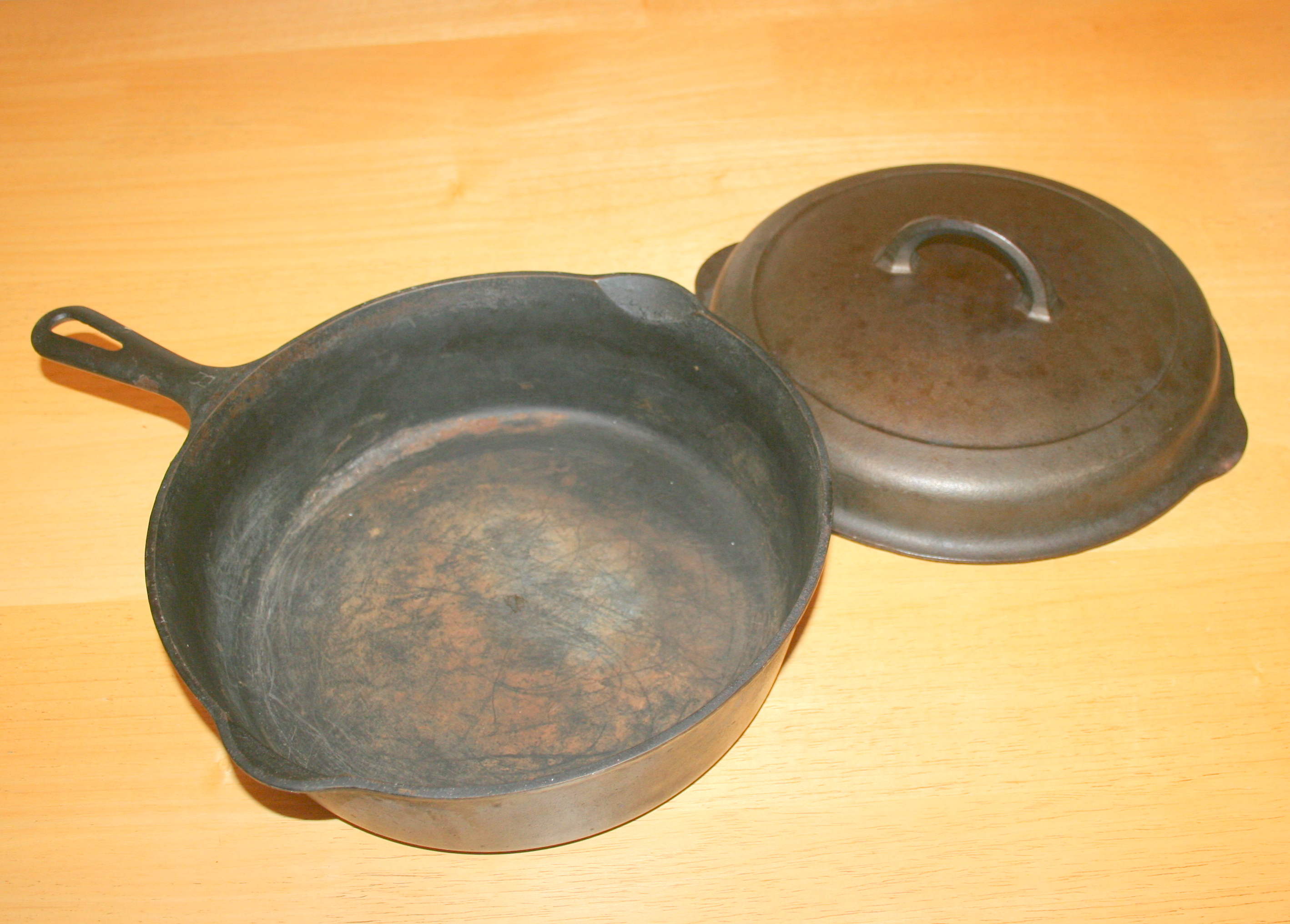 Vintage Griswold Number 8 Cast Iron Skillet and Lid EBTH