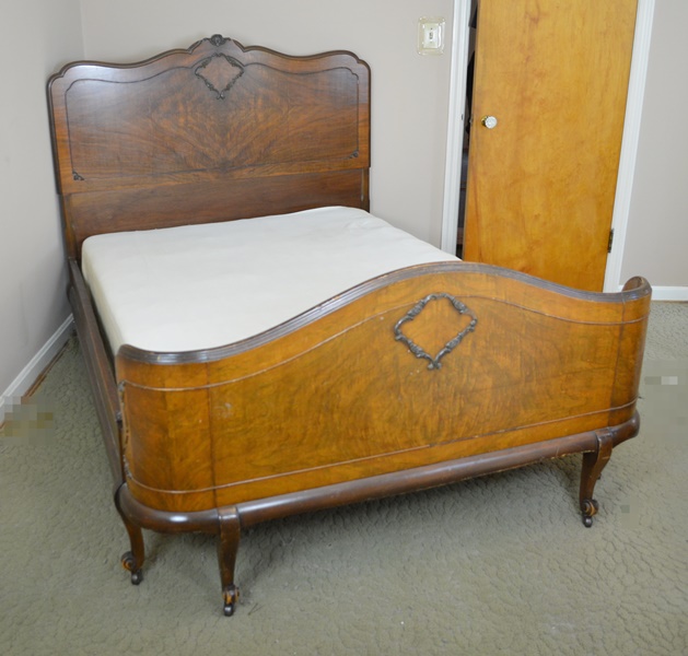 Antique Walnut Double Bed with Curved Footboard EBTH
