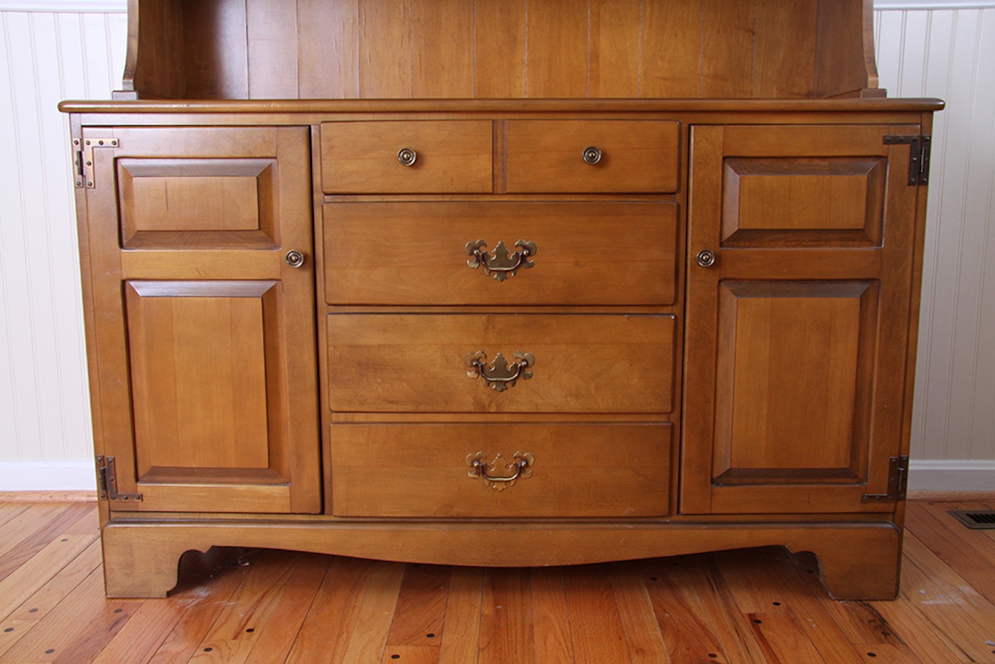 Antique St. Johns Table Company Maple Hutch : EBTH
