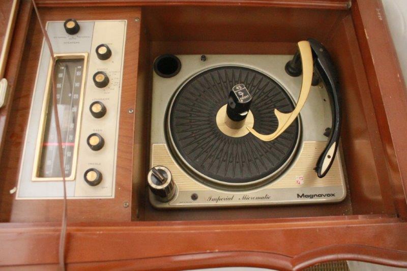 Magnavox Imperial Micromatic Record Player with Console EBTH