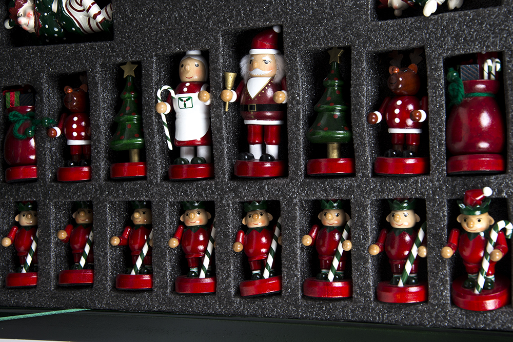 Christmas Chess Set EBTH