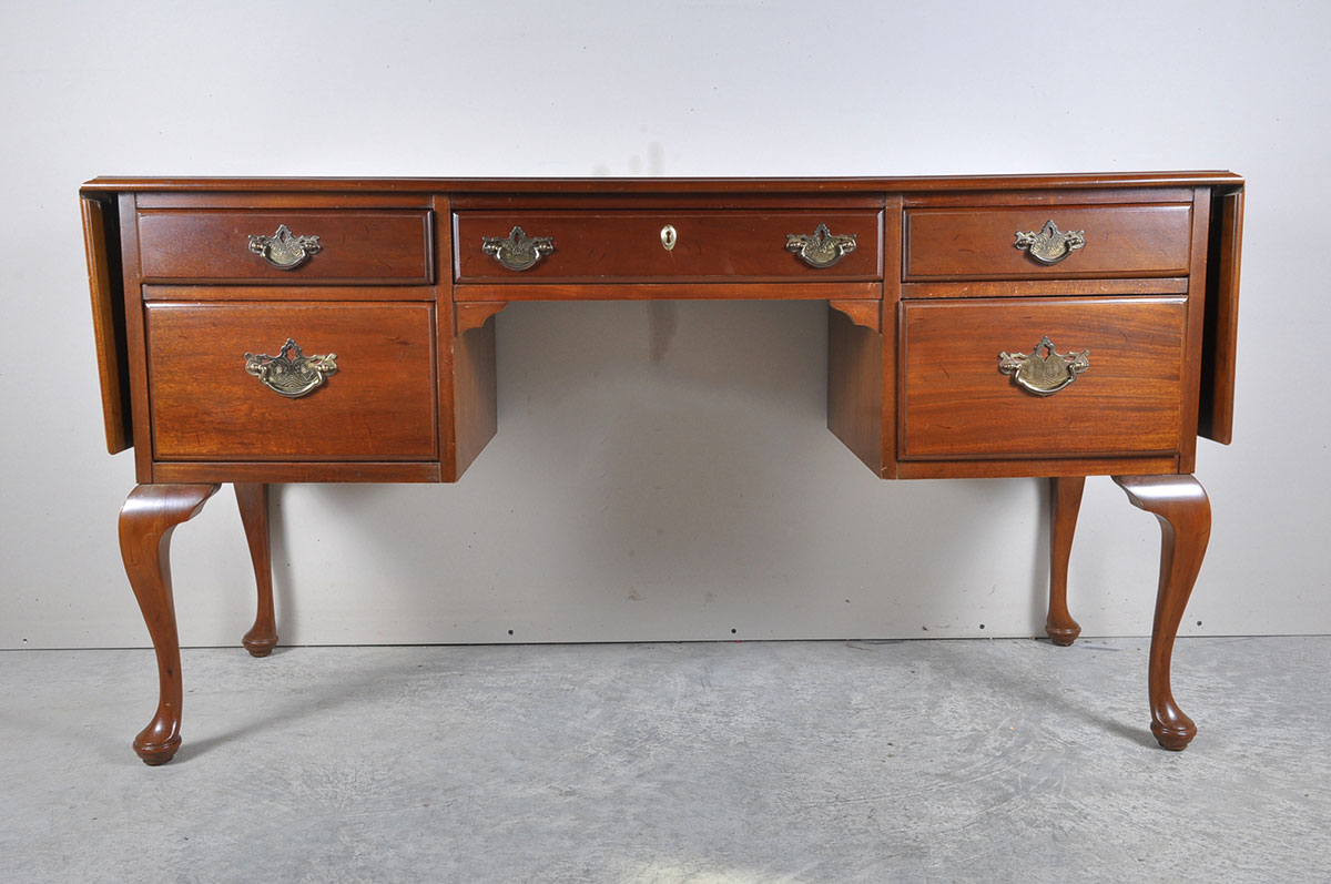 Drop Leaf Queen Anne Style Mahogany Desk Ebth