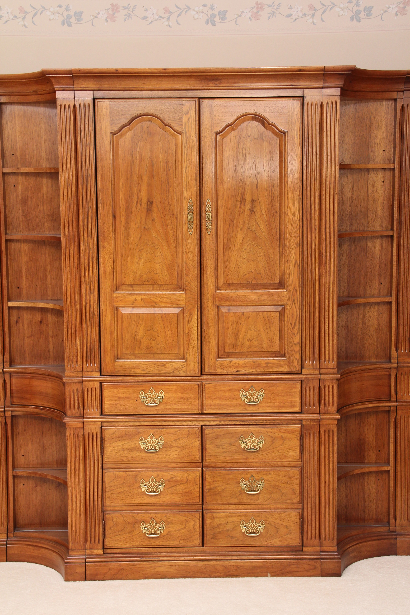 Thomasville Oak Entertainment Center EBTH