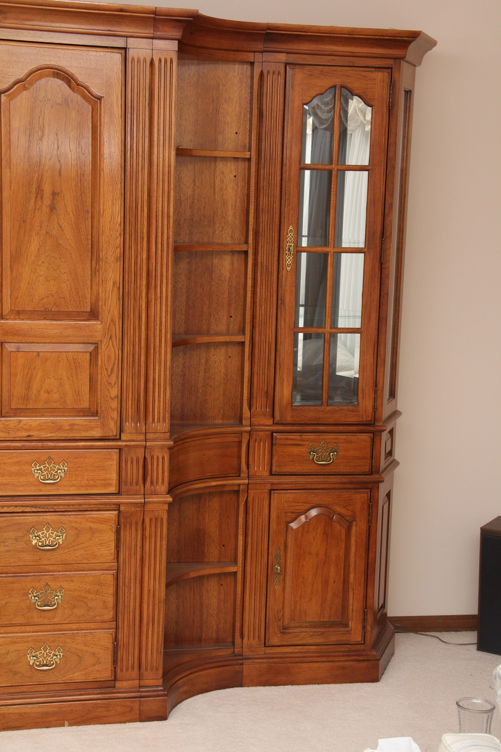 Thomasville Oak Entertainment Center EBTH