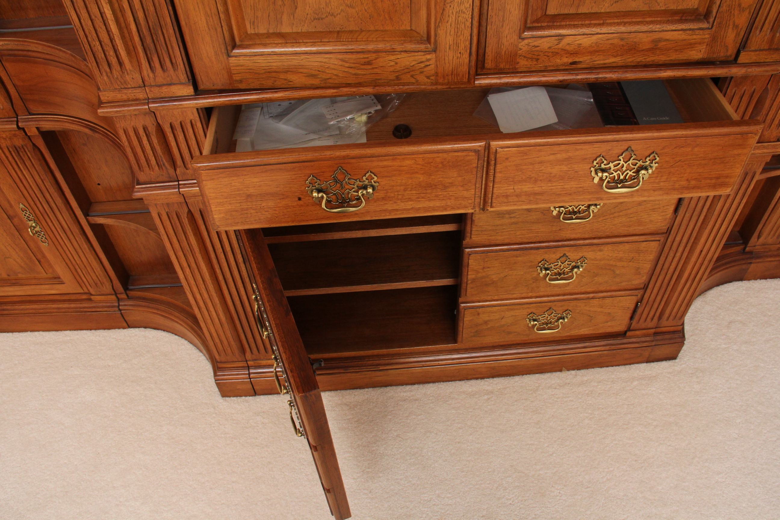 Thomasville Oak Entertainment Center EBTH