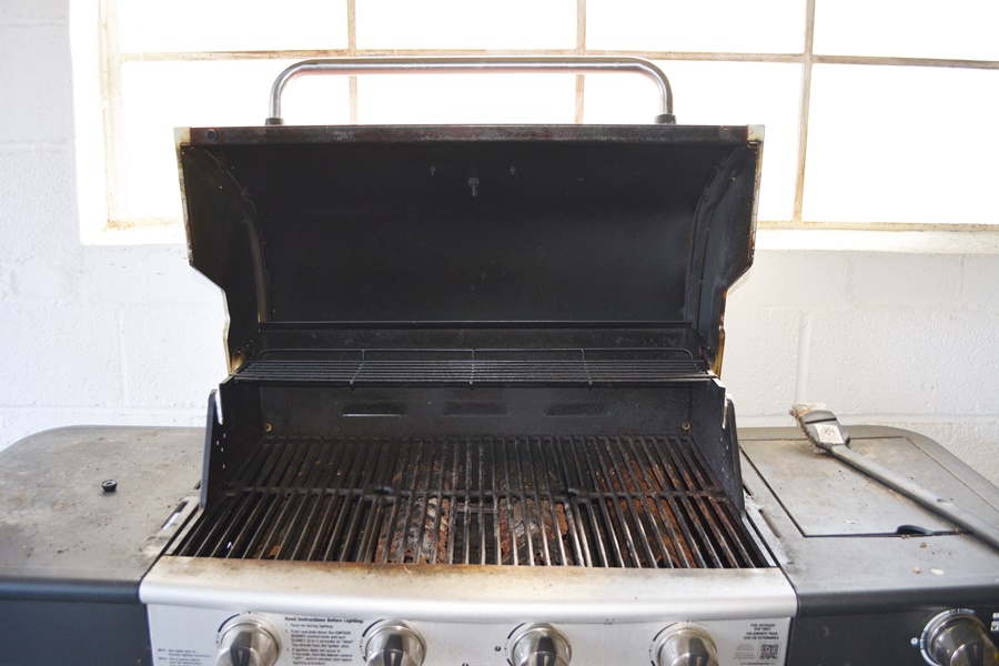 Brinkmann Four Burner Gas Grill, Model 8109422 S EBTH