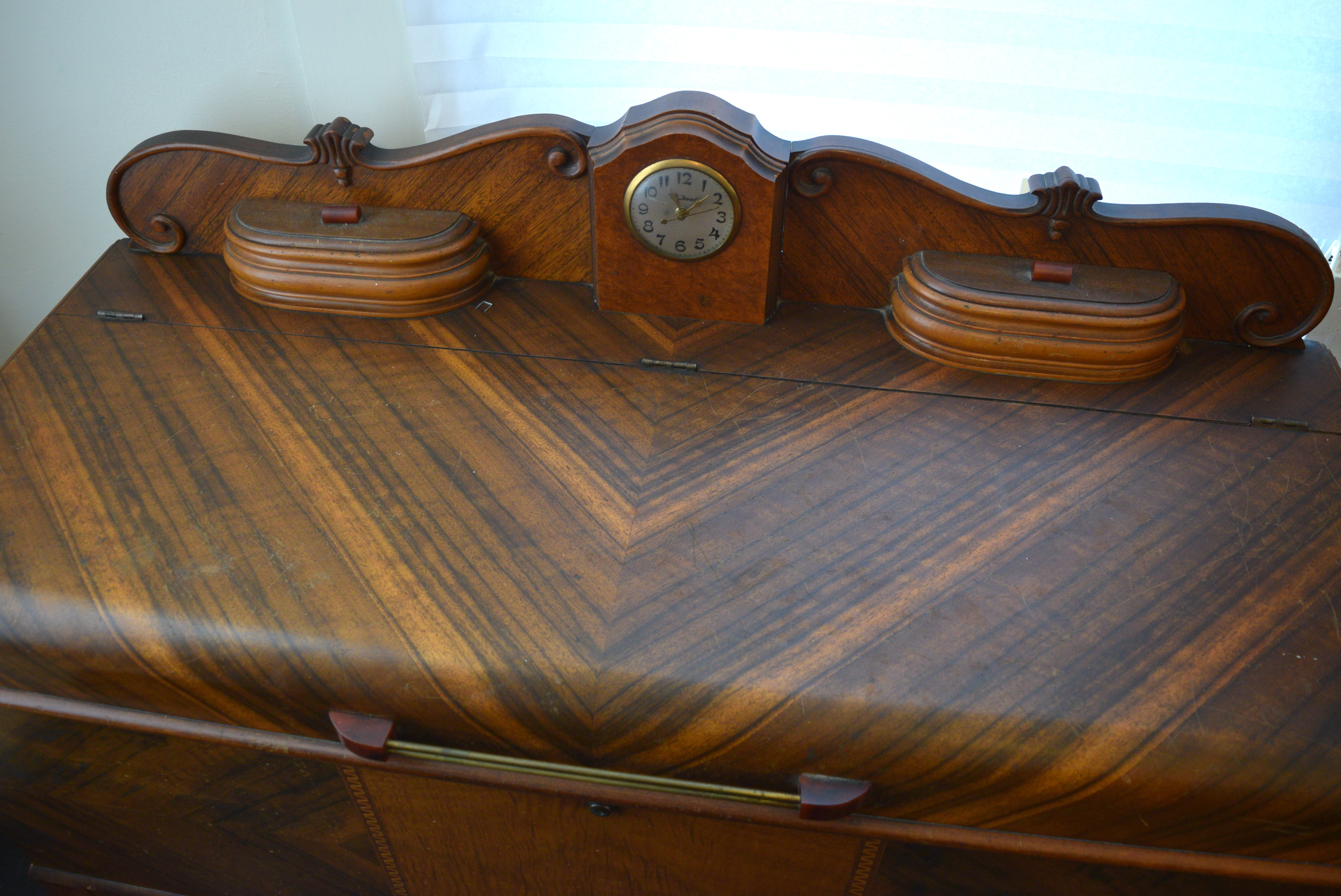 Lane Art Deco Waterfall Cedar Chest with Clock EBTH