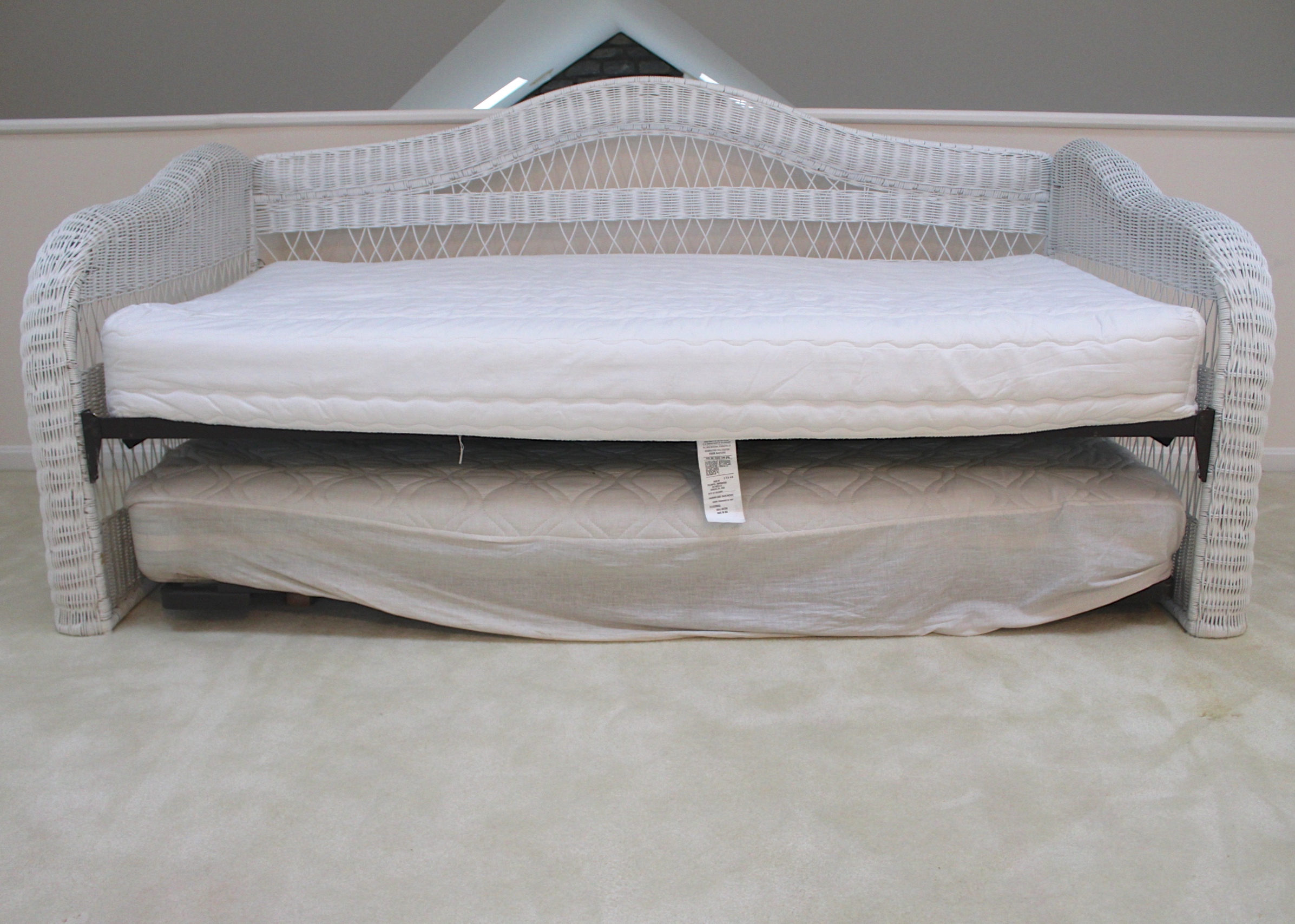 White Wicker Daybed EBTH