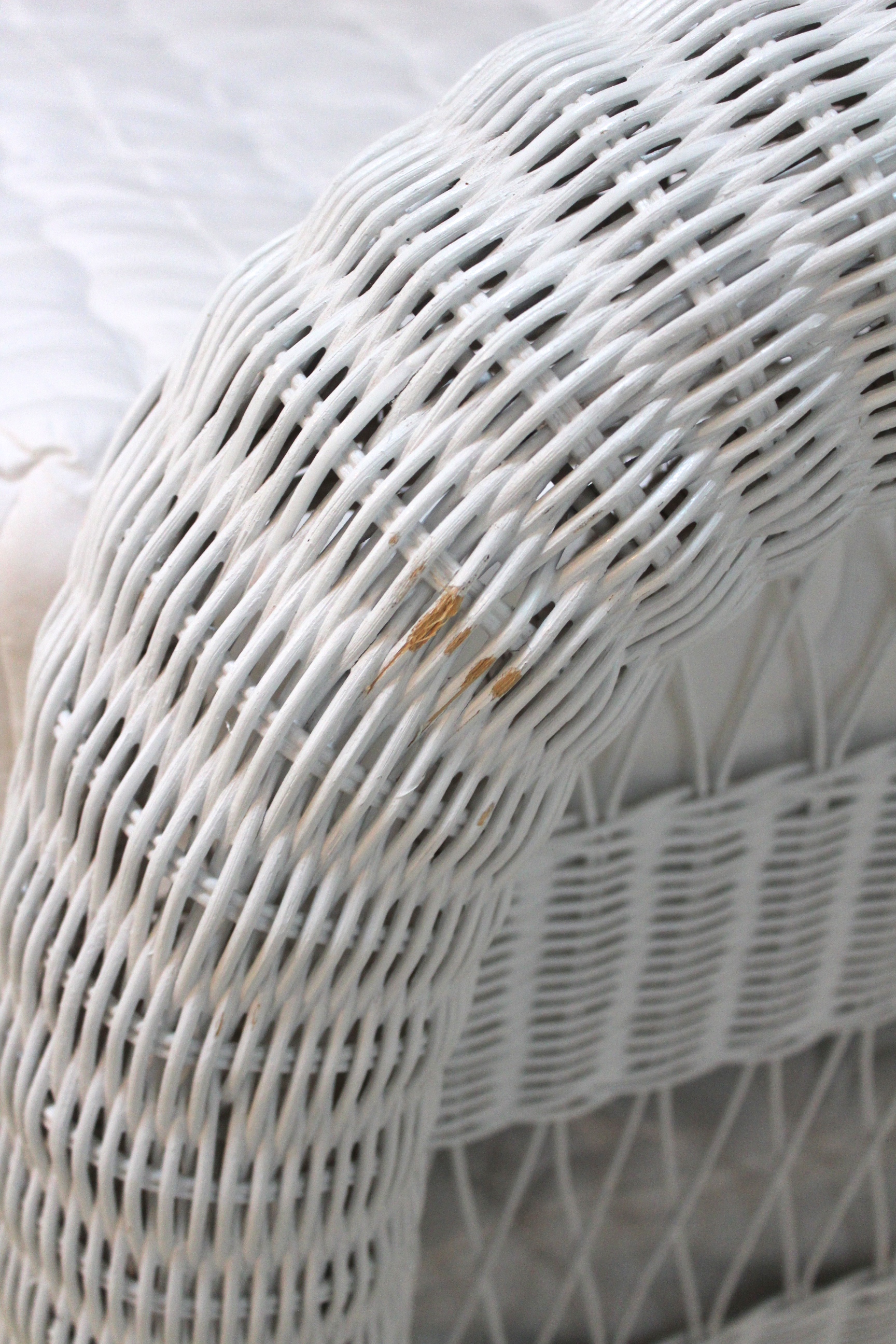White Wicker Daybed EBTH
