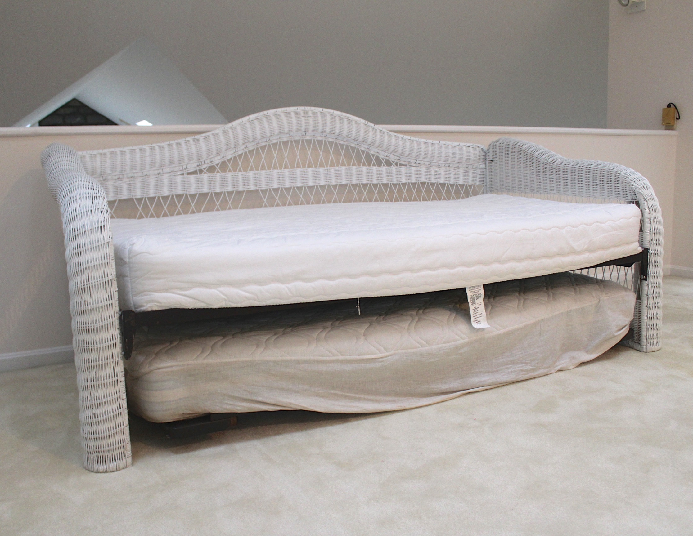 White Wicker Daybed EBTH