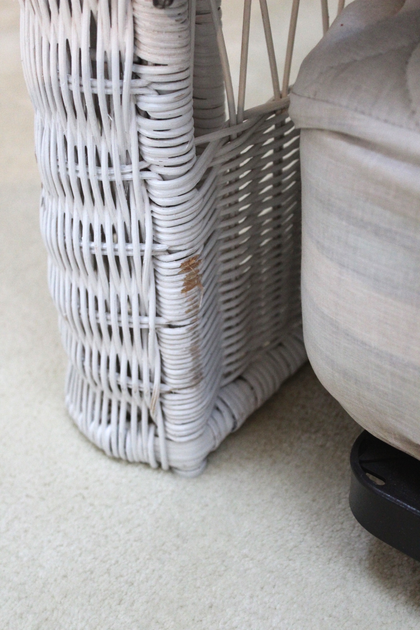 White Wicker Daybed EBTH