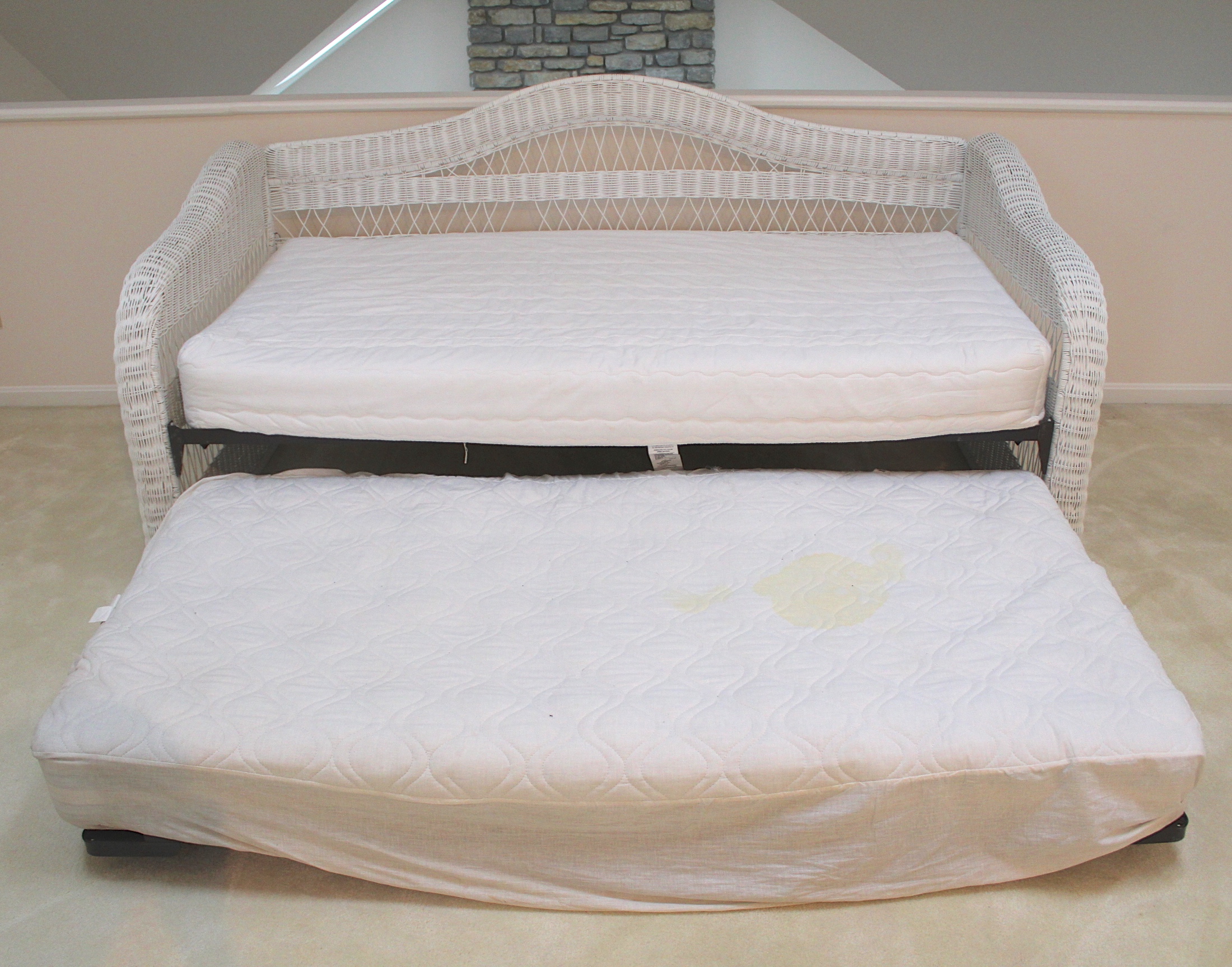 White Wicker Daybed EBTH