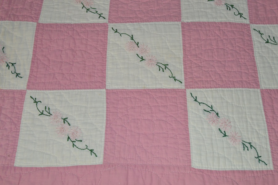 Vintage Floral Embroidered Quilt EBTH