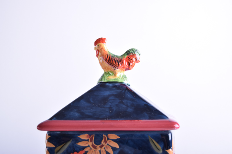 Susah Winget Four Piece Rooster Canisters EBTH   DSC 3276 