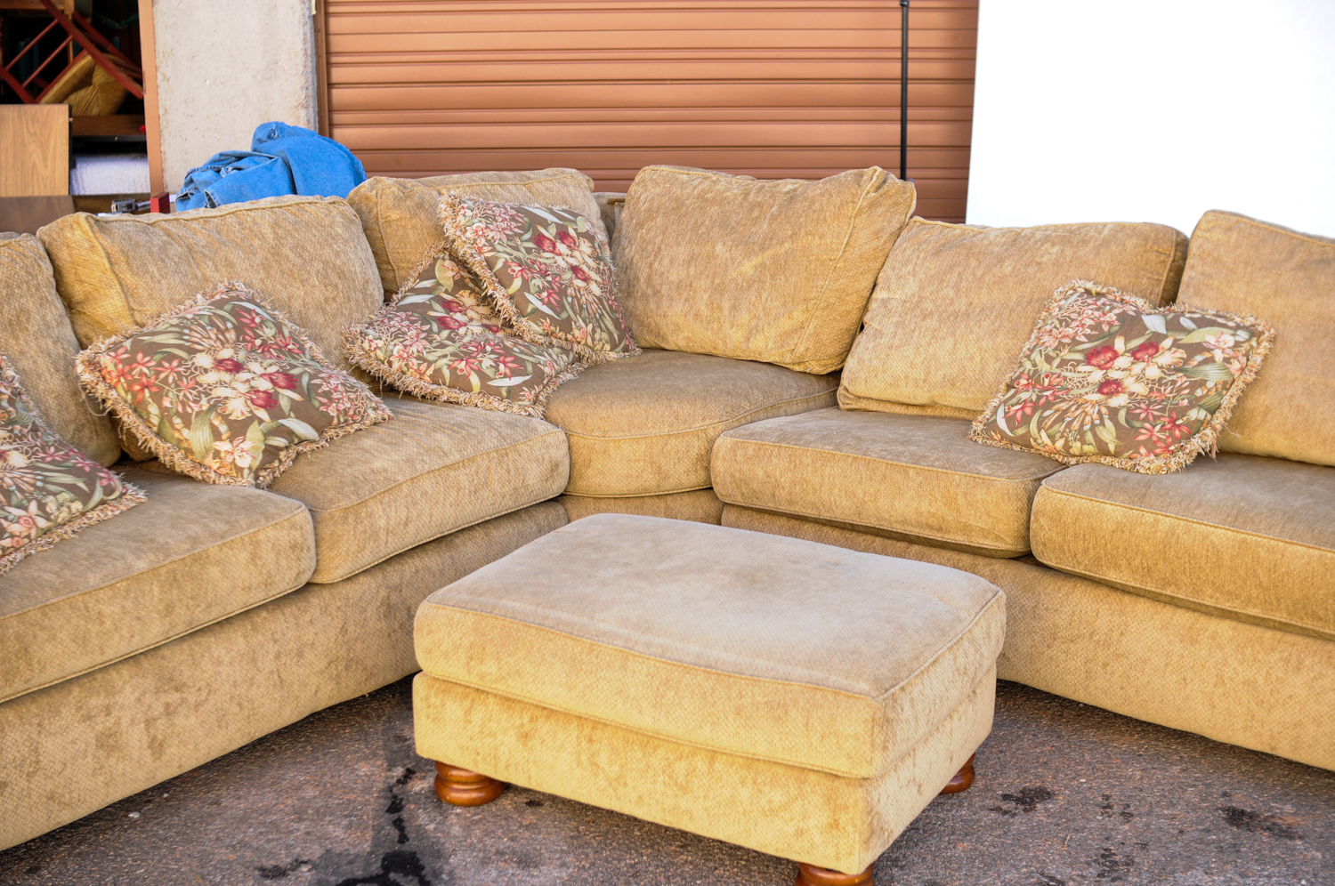 Thomasville Sectional Sofa and Ottoman EBTH
