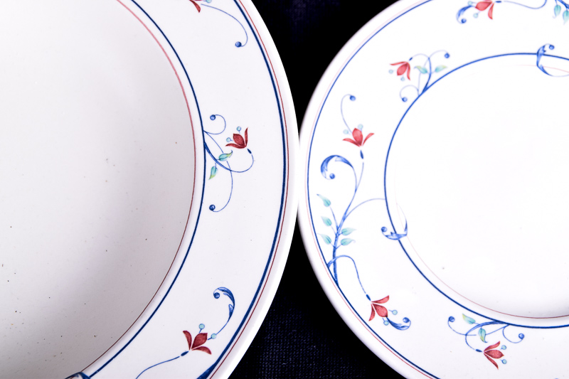 Mikasa "Intaglio" Dinnerware Set EBTH