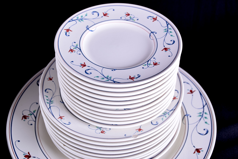 Mikasa "Intaglio" Dinnerware Set EBTH