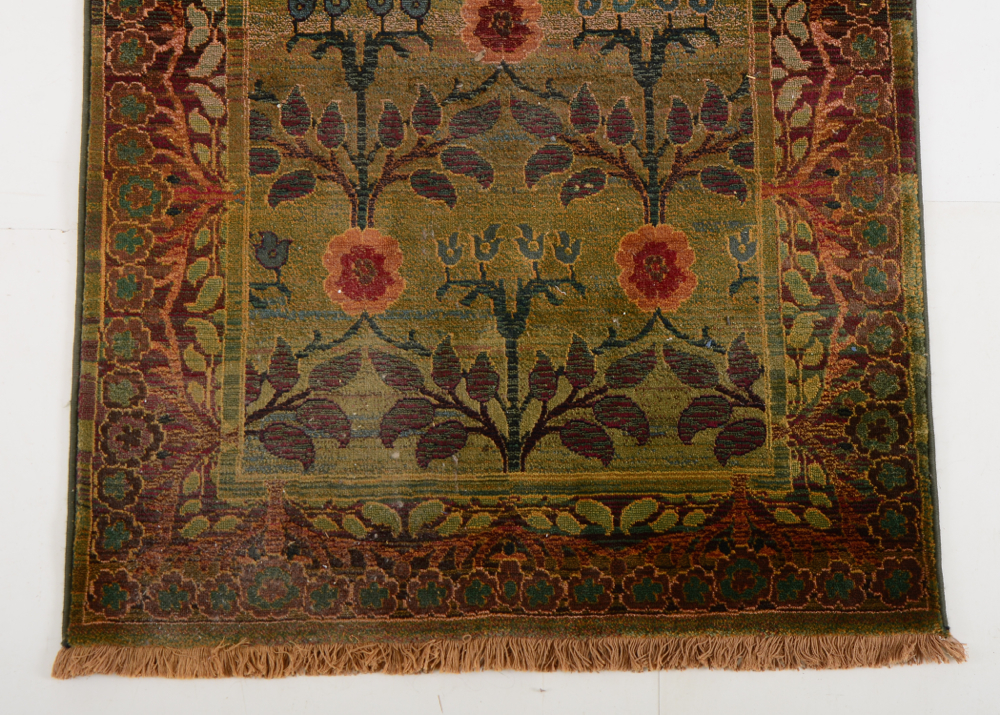 Machine Woven Area Rug EBTH