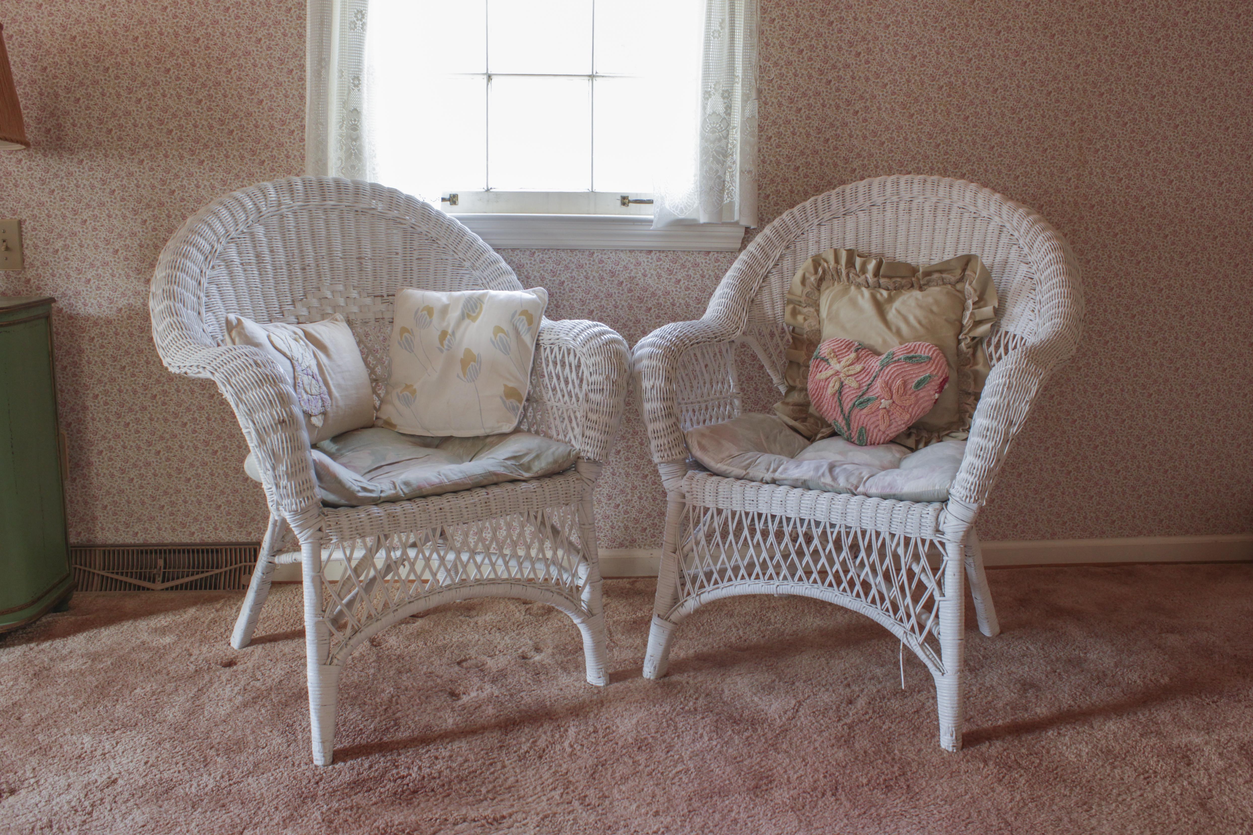 Vintage White Wicker Chairs EBTH