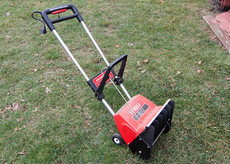 Toro S-120 Electric Snow Blower | EBTH EBTH