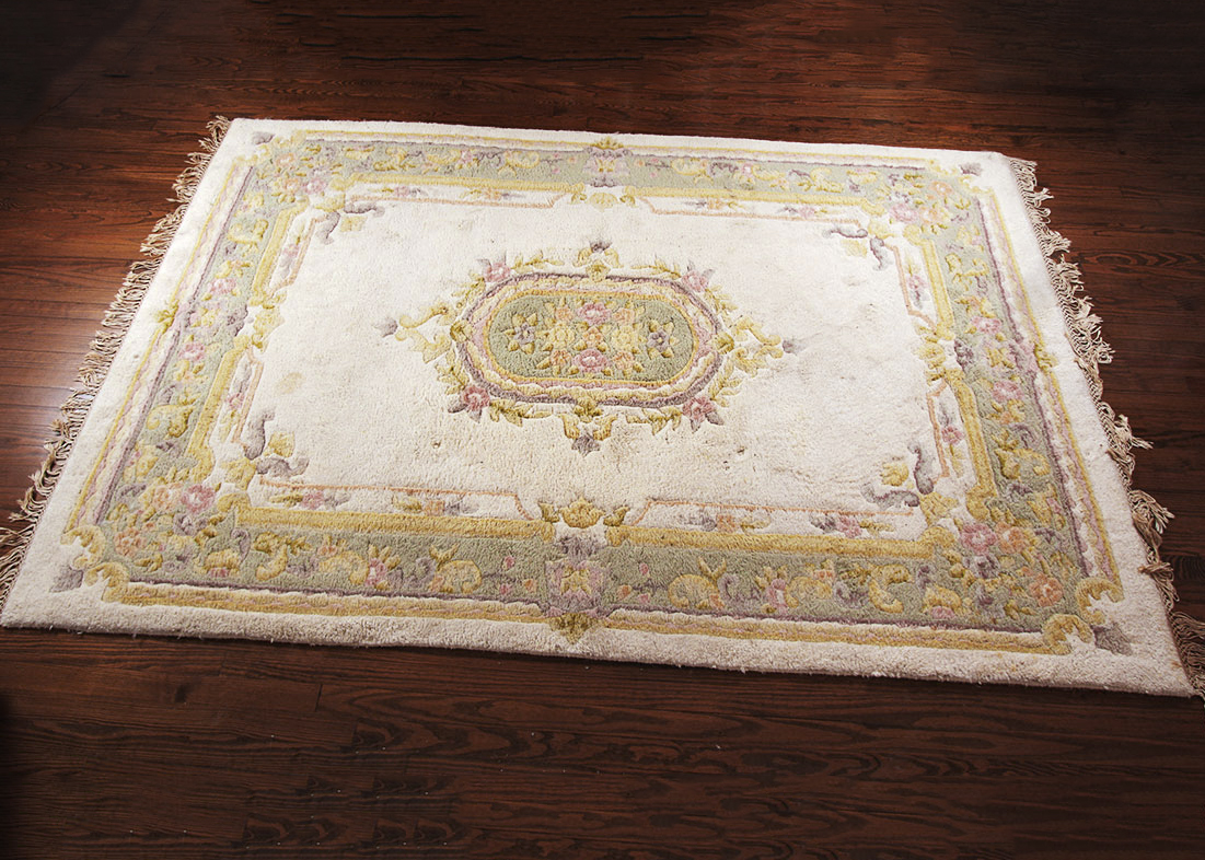 HandKnotted Indian Wool Cream and Flower Rug EBTH