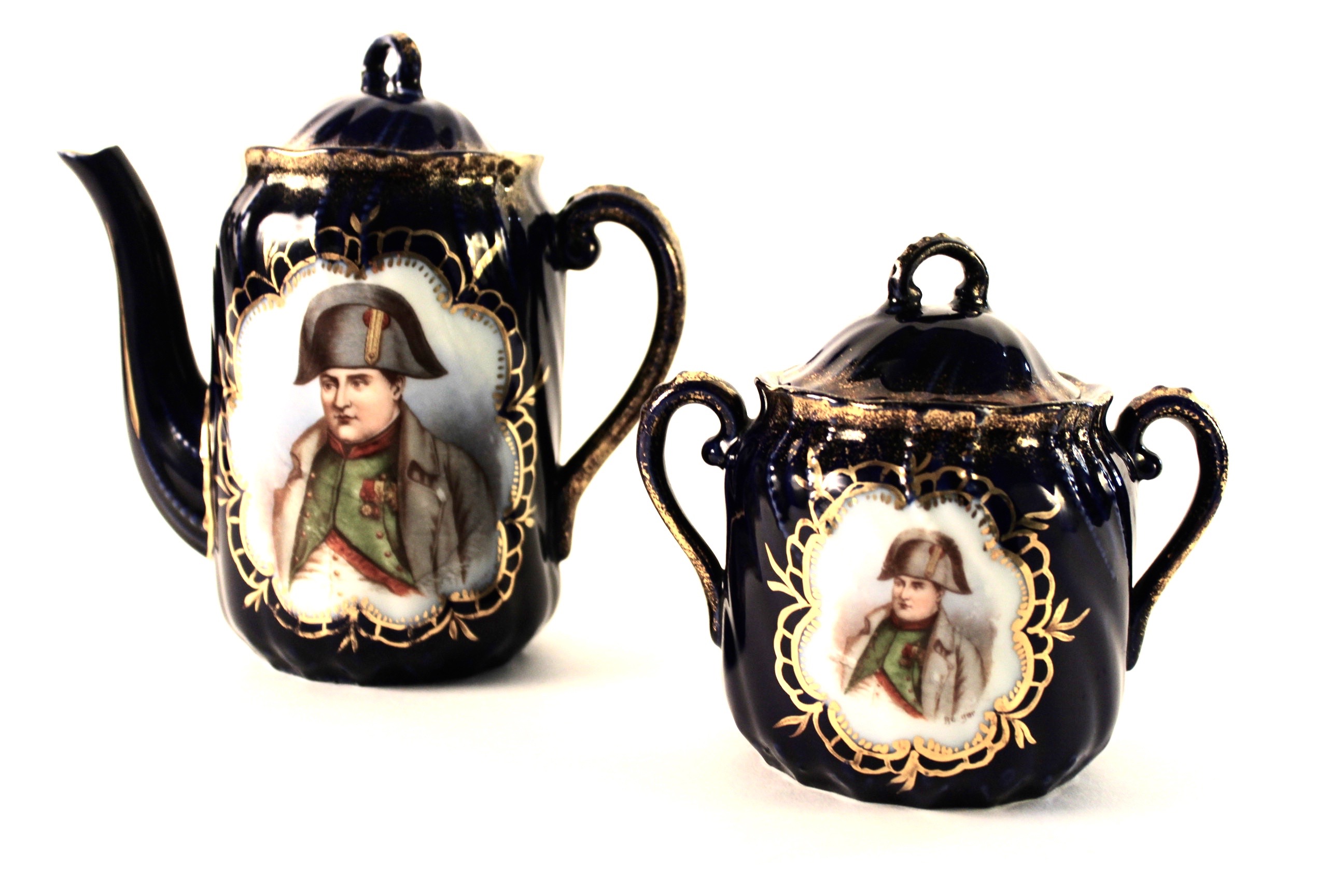 Victoria Carlsbad Napoleon Teapot and Sugar EBTH