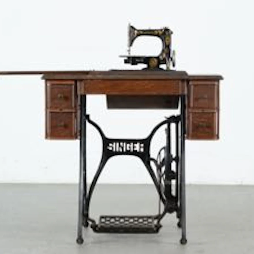 Antique Singer Sewing Machine Model 24 with Table | EBTH