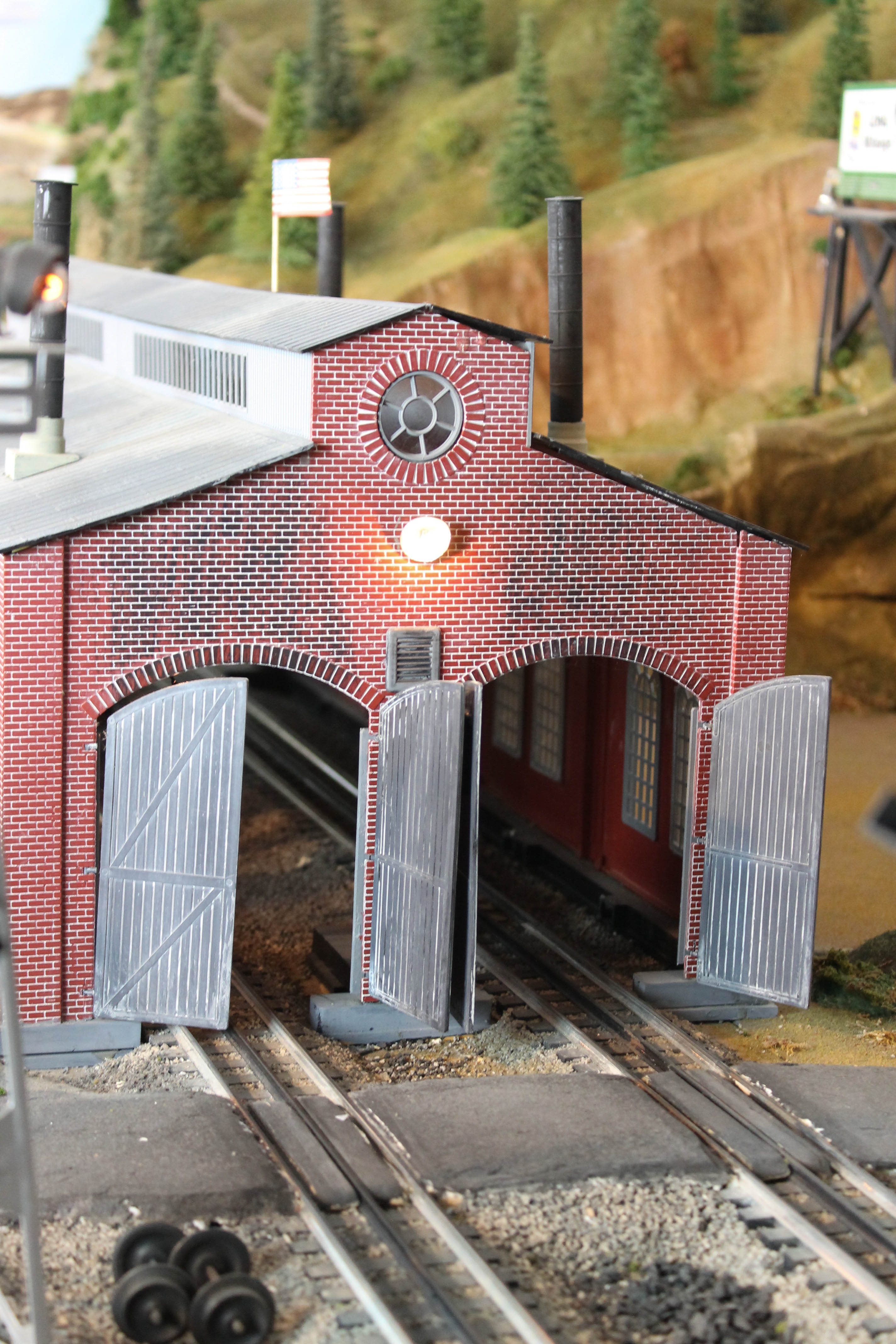 O Gauge Model Train Engine House EBTH