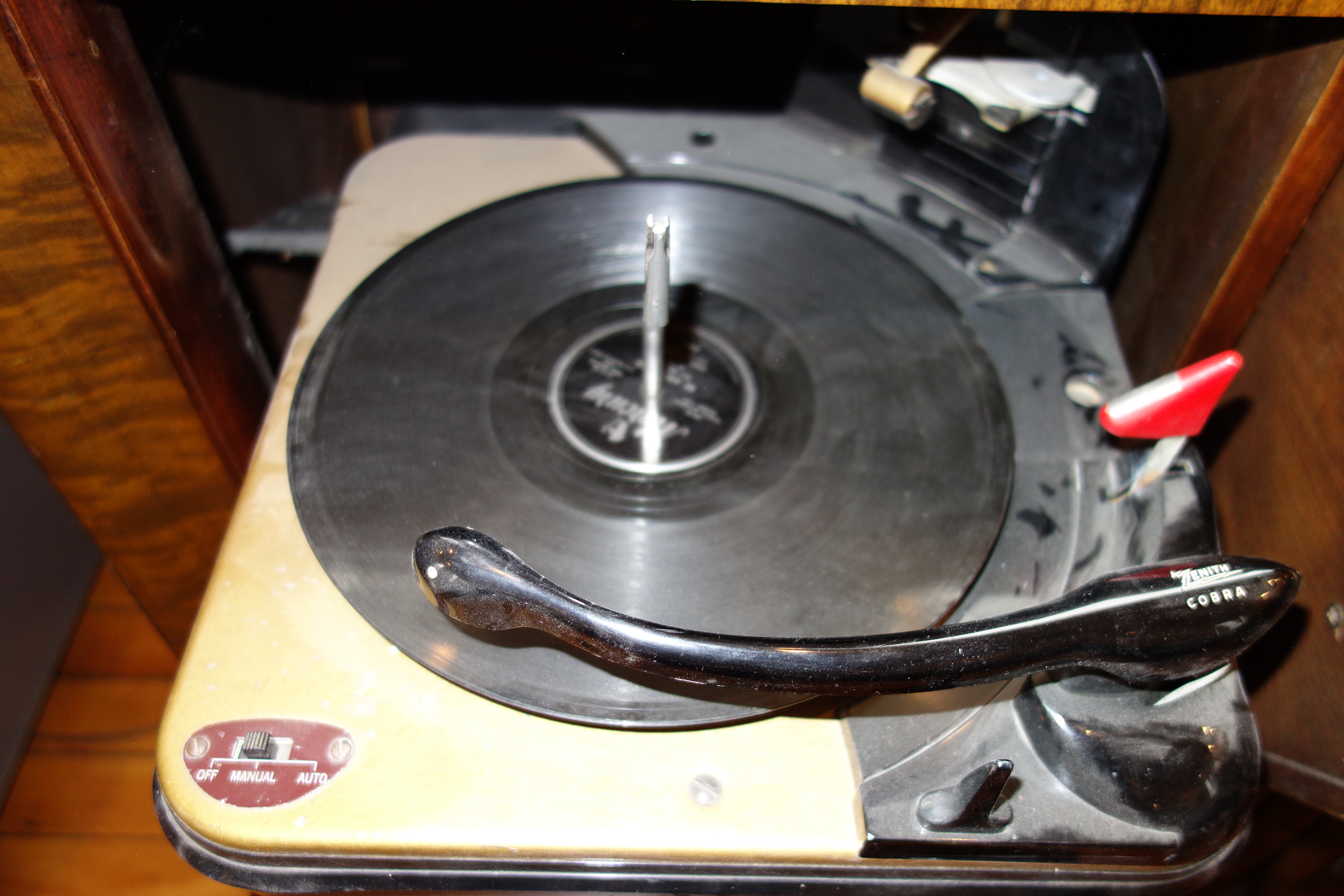 Mid Century Zenith Cobra Radio Phonograph Console EBTH