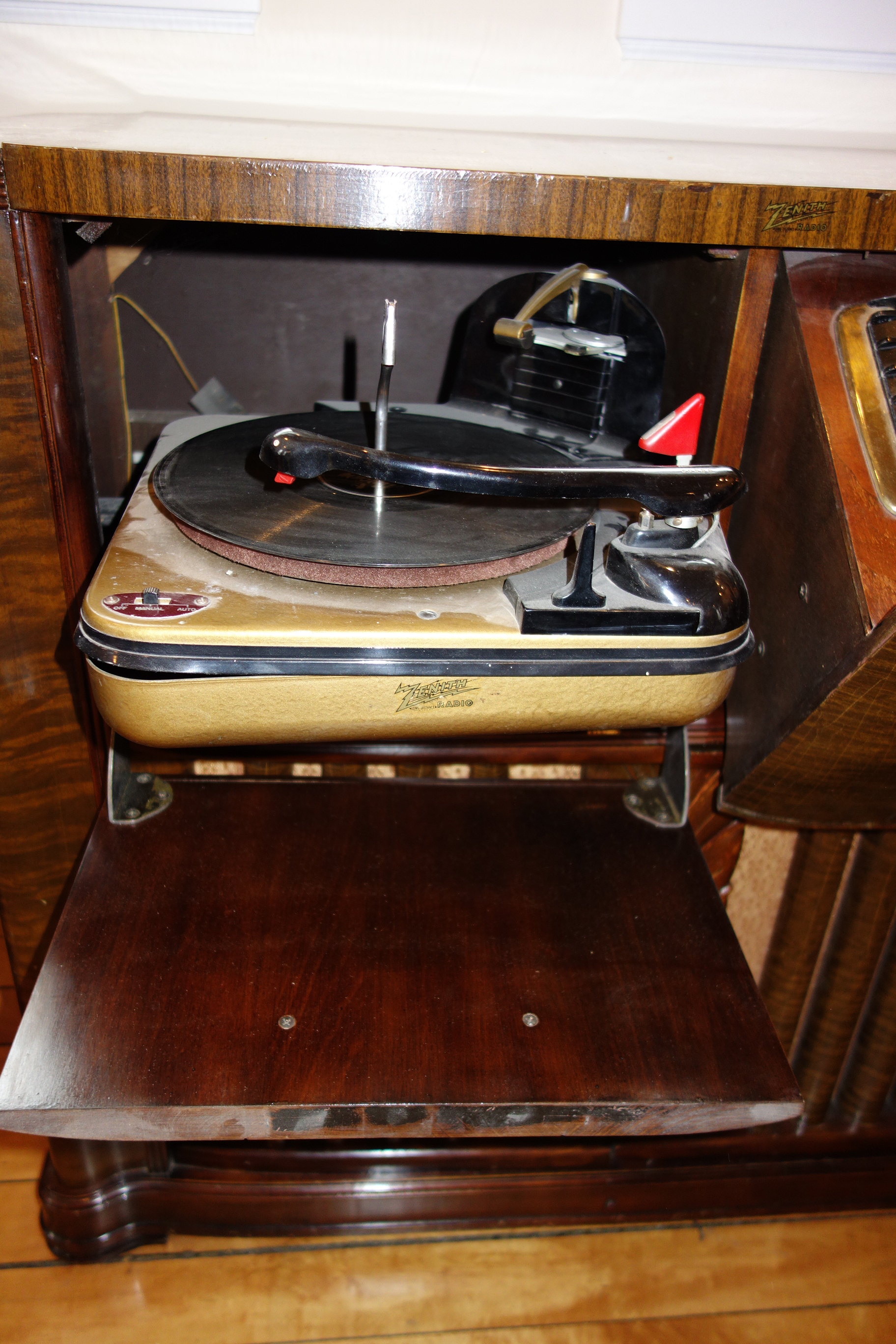 Mid Century Zenith Cobra Radio Phonograph Console EBTH