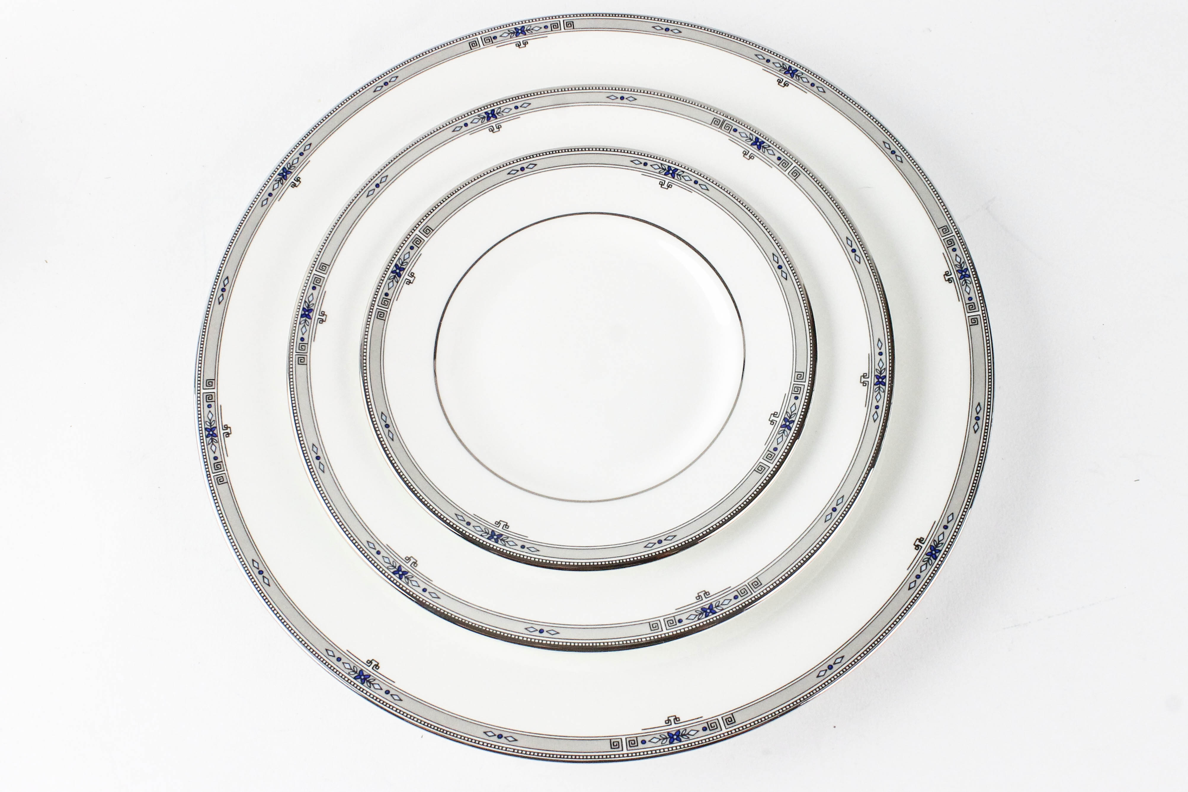 Wedgwood 'Amherst' Bone China Set EBTH