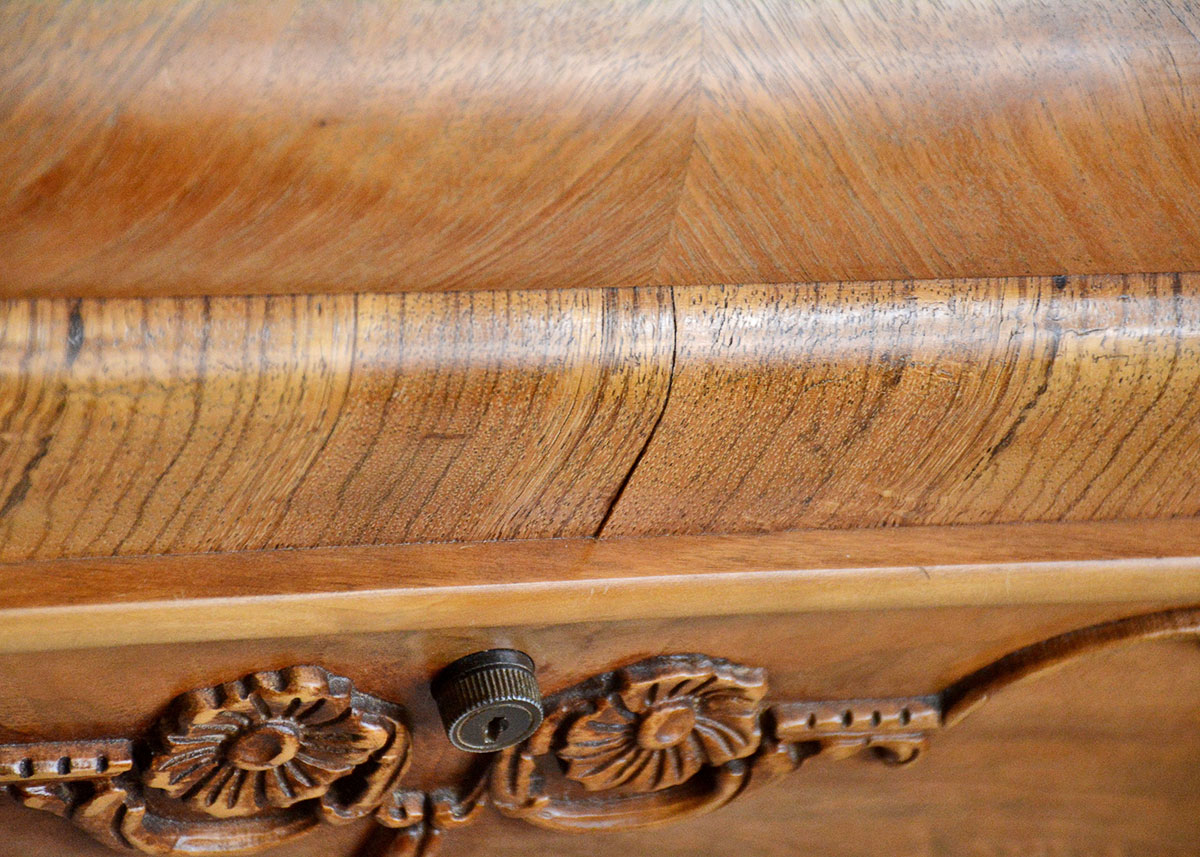 Vintage Roos Sweetheart Waterfall Cedar Chest EBTH