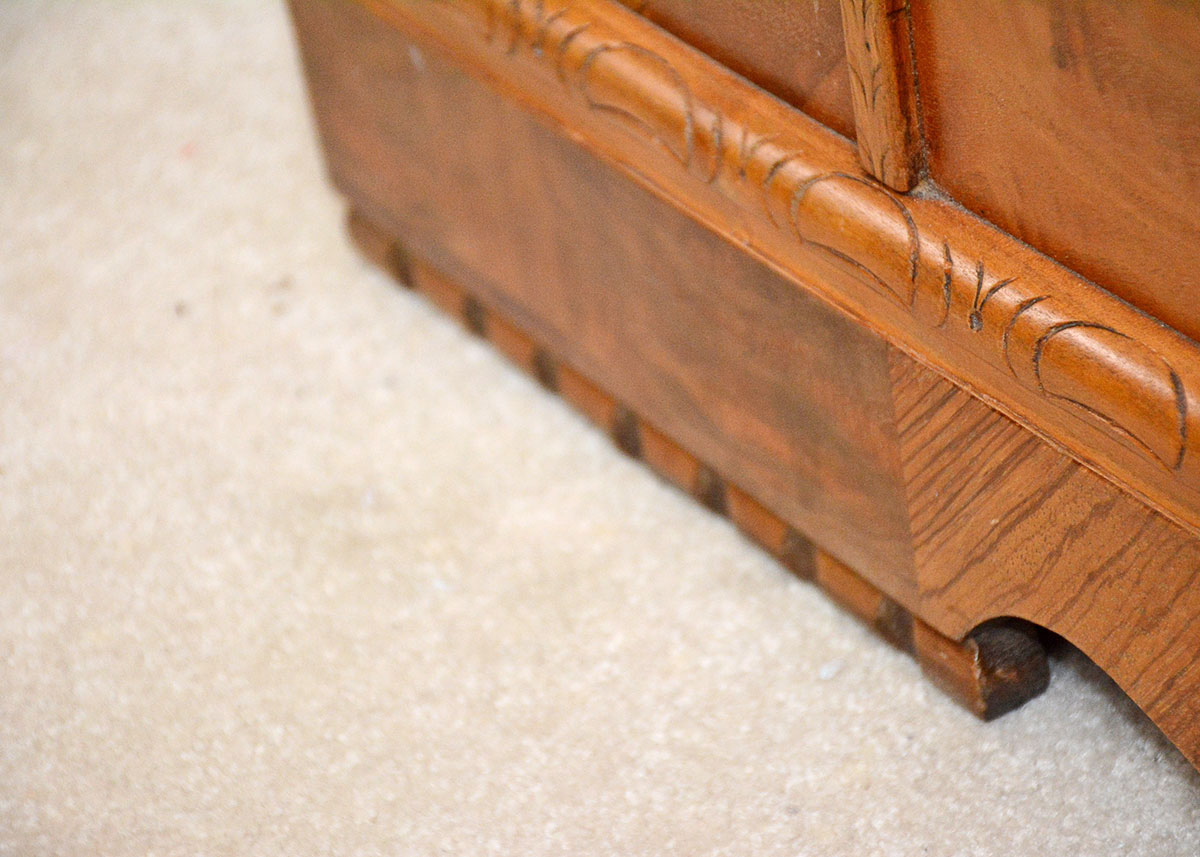 Vintage Roos Sweetheart Waterfall Cedar Chest EBTH