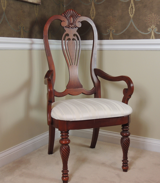 Lexington Dining Room Table and Chairs EBTH