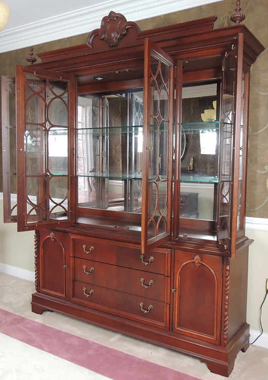 Lexington Dining Room China Cabinet | EBTH