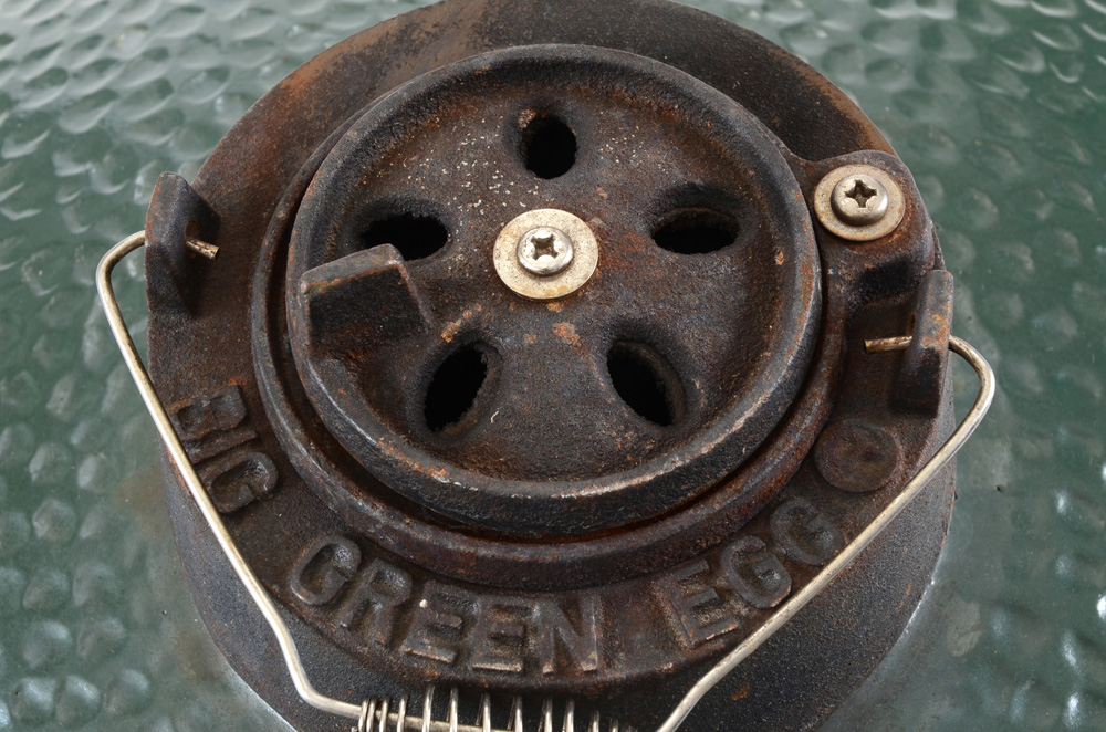 Big Green Egg Ceramic Cooker EBTH