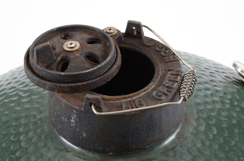 Big Green Egg Ceramic Cooker EBTH