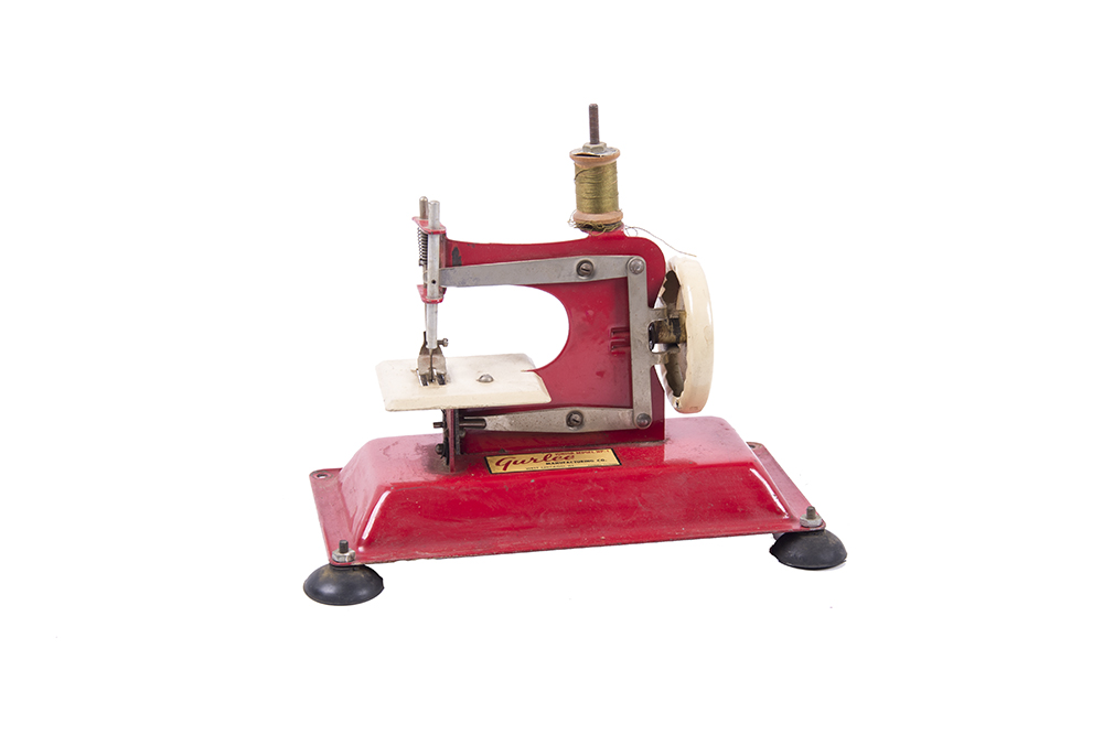 Vintage Gurlee Junior Sewing Machine EBTH